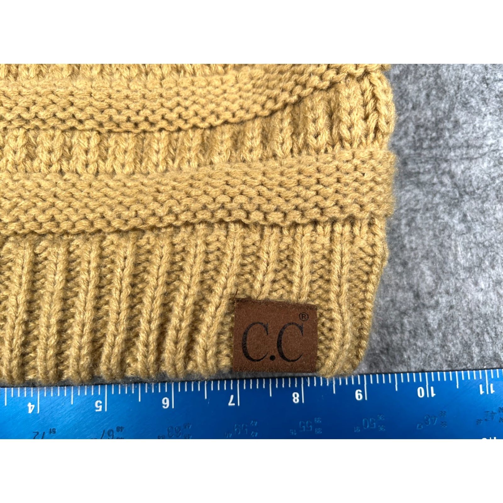 Vintage C.C Exclusives Beanie Toque Beanie Women One Size Beige Acrylic Knit Logo Outdoor Ski Fall Winter Size ONE SIZE - 2 Thumbnail