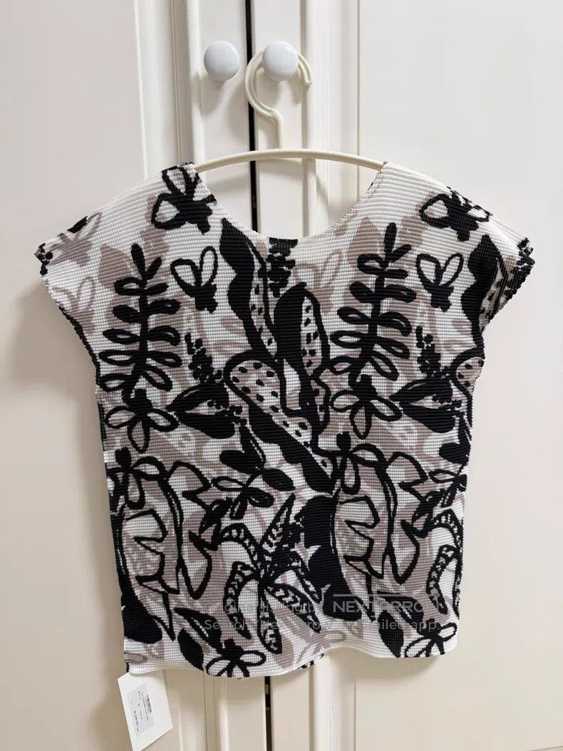 Issey Miyake Issey Miyake size:one size Black Short Sleeve Size XXS / US 00 / IT 34 - 2 Thumbnail