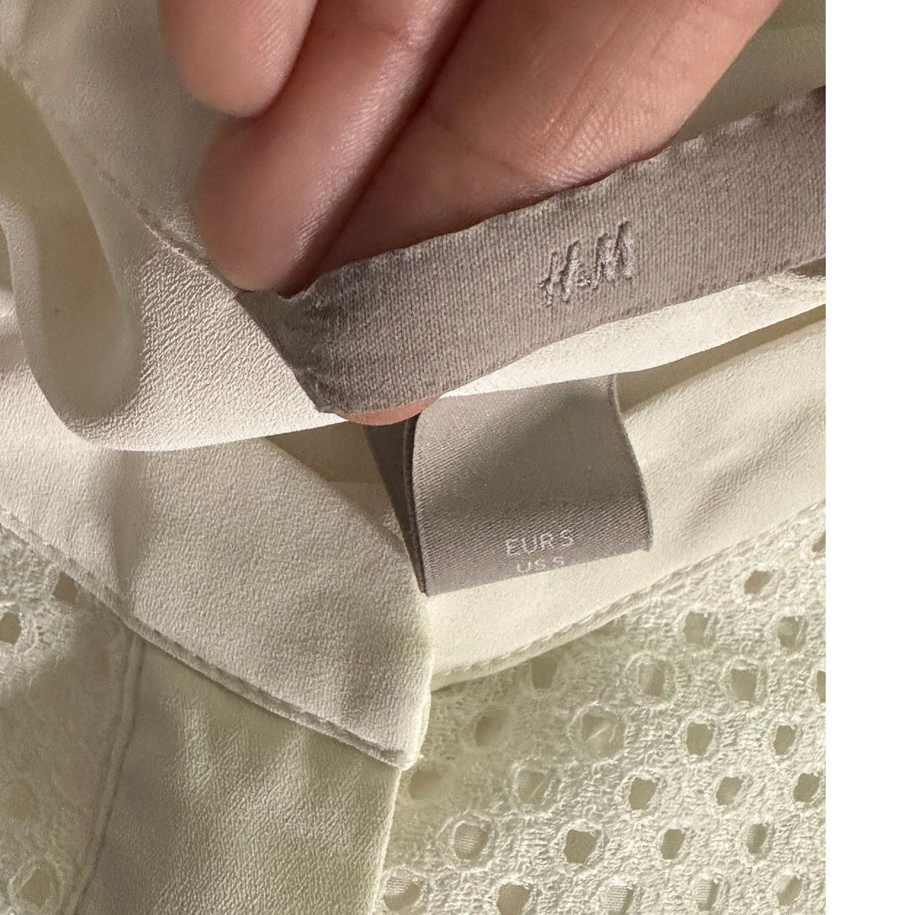 H&M H&M white long sleeves hidden button tunic blouse size Small Size S / US 4 / IT 40 - 3 Thumbnail