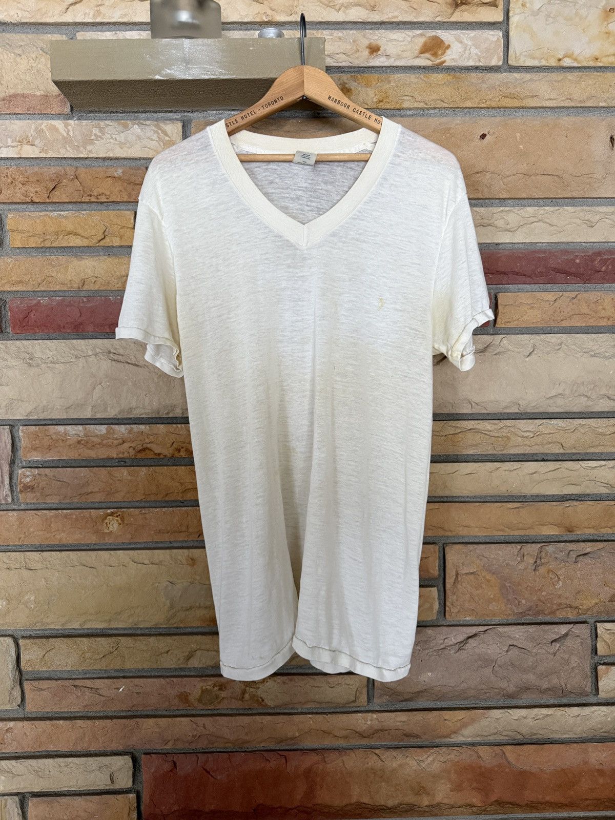 Vintage Vintage 80s Paper Thin Distressed V-Neck Blank Tee Size US L / EU 52-54 / 3 - 1 Thumbnail