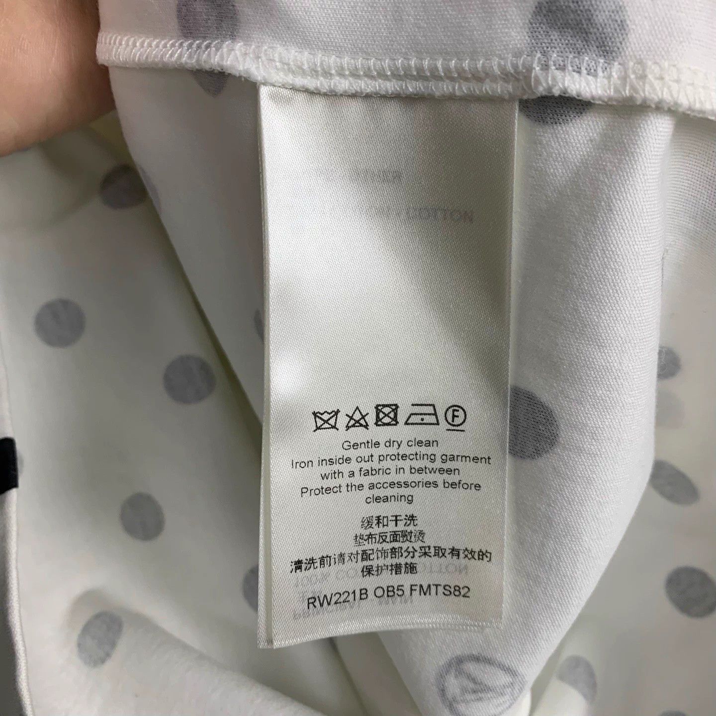 Louis Vuitton LOUIS VUITTON Monogram Dot T-Shirt S Size S / US 4 / IT 40 - 7 Thumbnail