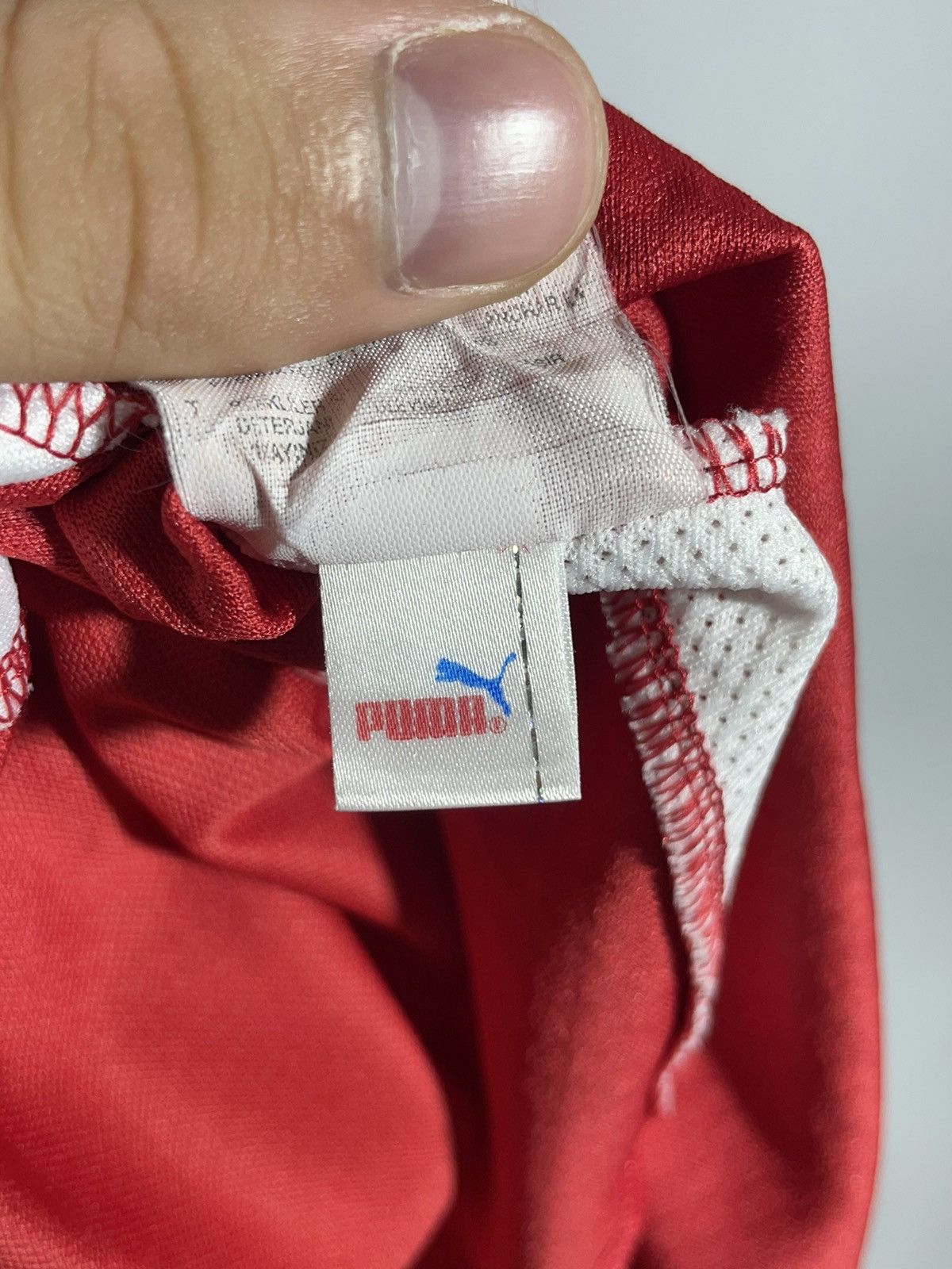 Puma #19 Behrami Switzerland Puma 2010 Home Football Shirt Size US S / EU 44-46 / 1 - 16 Thumbnail