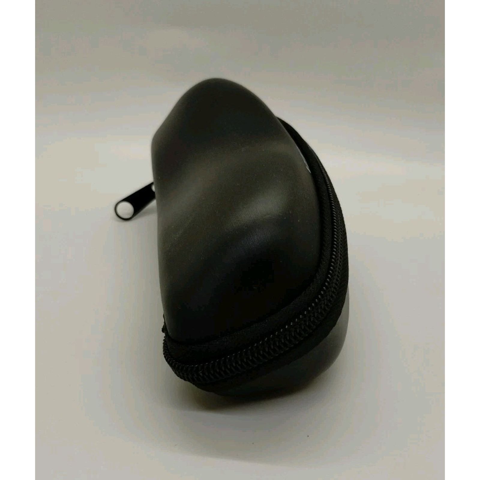 Vogue Vogue Semi-Hard Zipper Eyeglass/Sunglass Case M-Lg Size BLK Size ONE SIZE - 3 Thumbnail