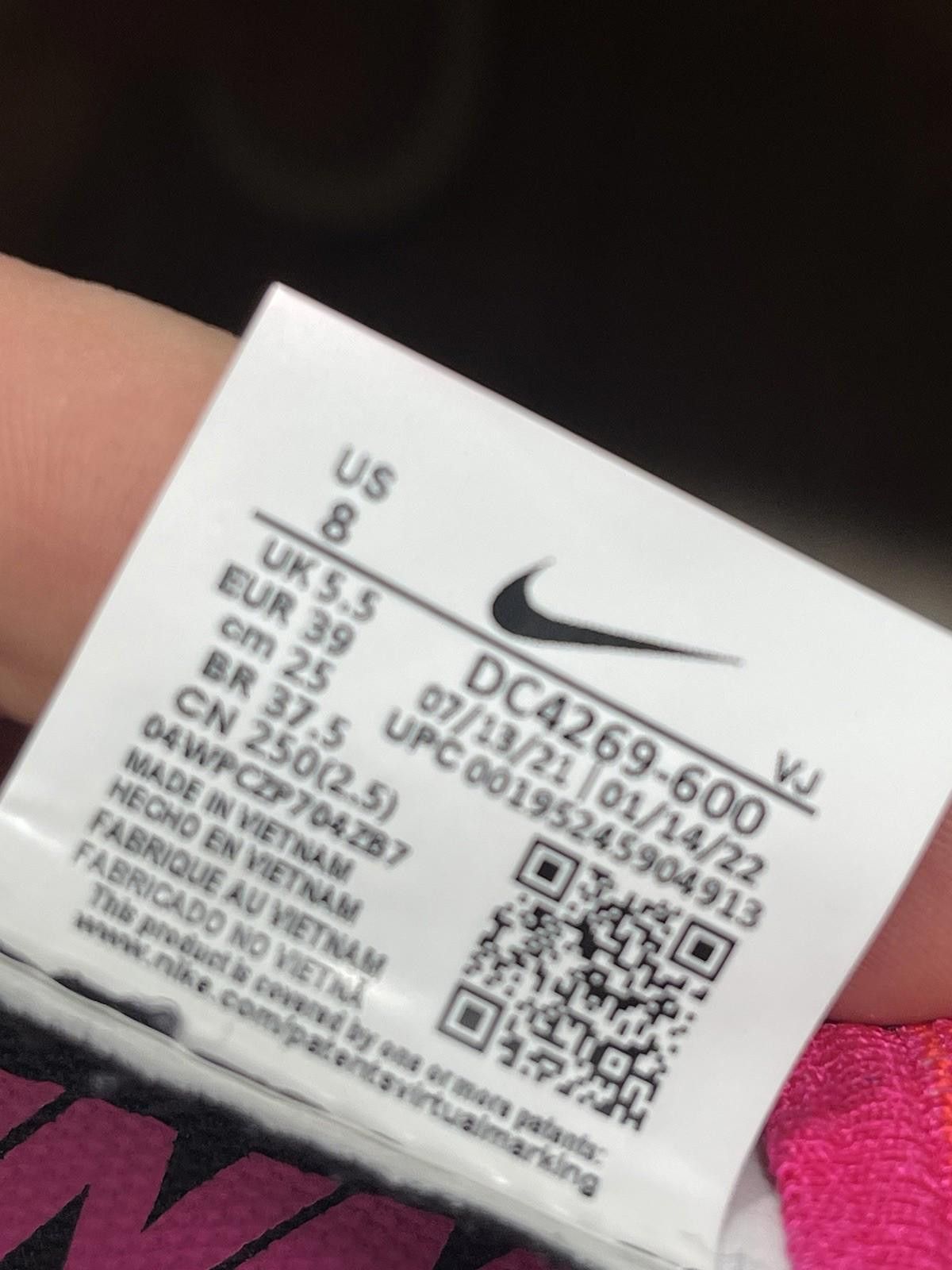 Nike Nike React Escape Run Shoes Womens Size 8 Pink Flyknit FK Size US 8 / IT 38 - 10 Thumbnail