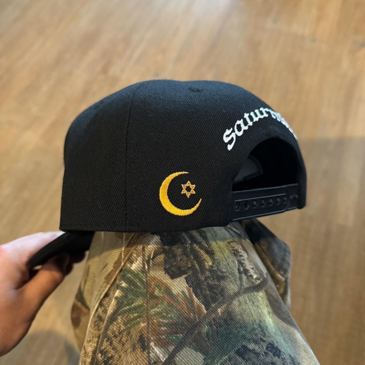 Other SATURNINE BY DESIGN SUBLIMINAL SEDUCTION SYNANON HAT Size ONE SIZE - 4 Thumbnail
