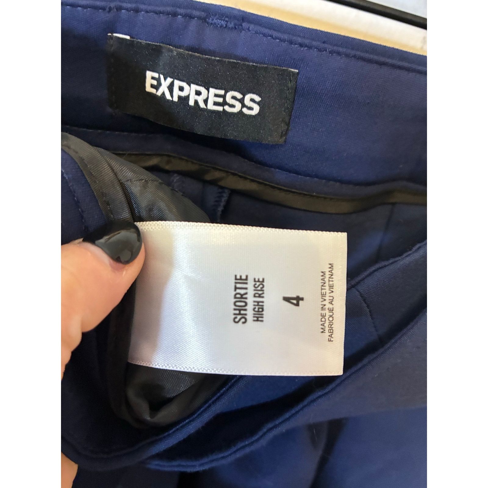 Express Express Navy Belted Shorts Women’s 4 Shortie High Rise Size 27" / US 4 / IT 40 - 4 Thumbnail