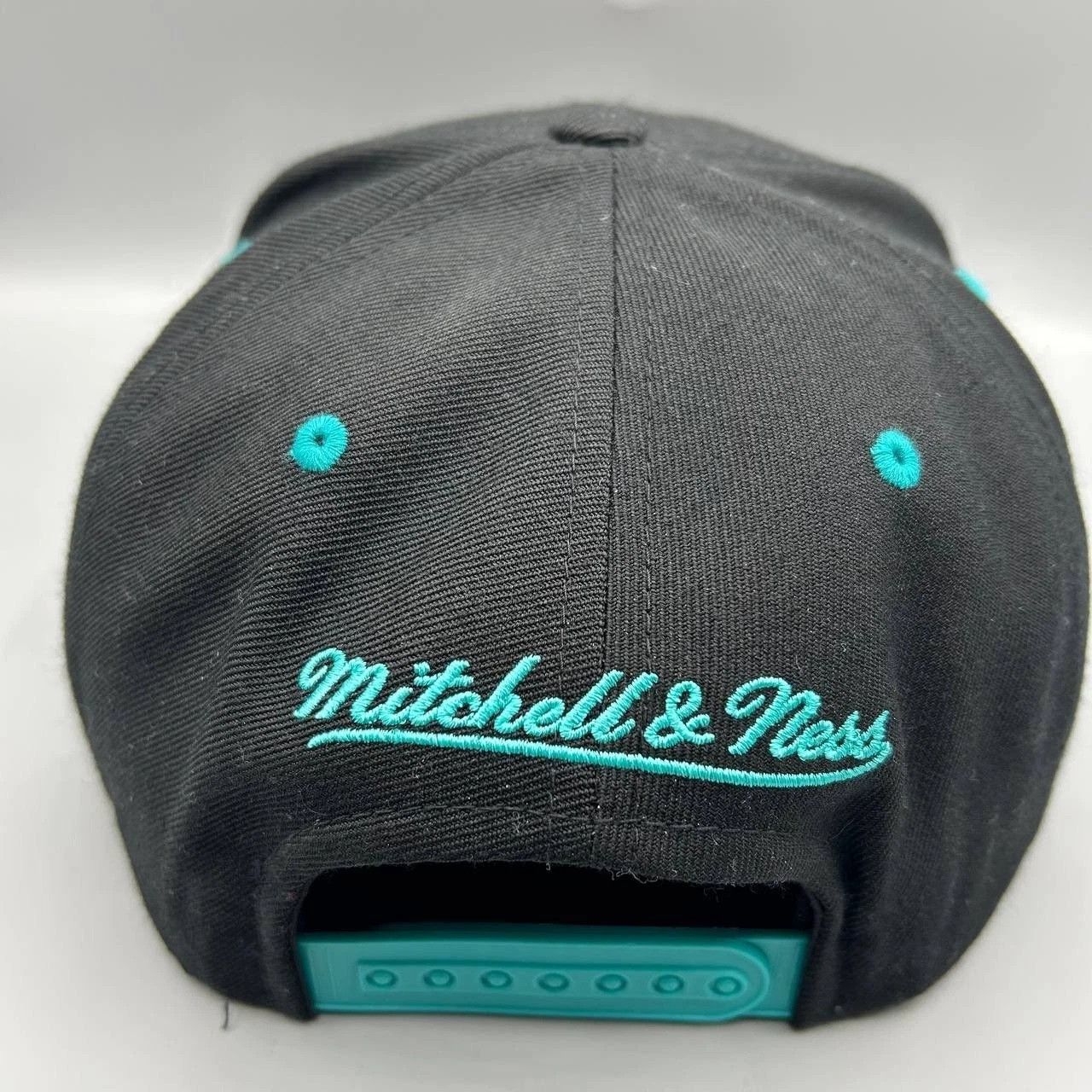 Mitchell & Ness Vancouver Grizzlies Hat Men Snap Back Cap Hardwood Classics Size ONE SIZE - 6 Thumbnail