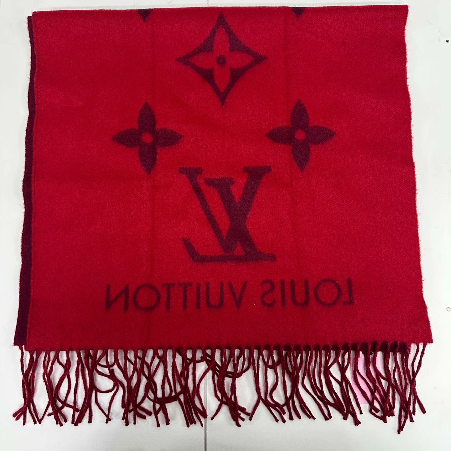 Louis Vuitton LV Double-Sided Cashmere Scarf Size ONE SIZE - 1 Thumbnail