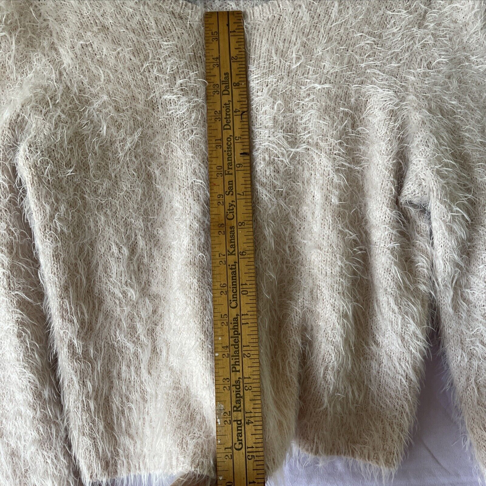 Abercrombie & Fitch Abercrombie & Fitch Women's Fuzzy Furry Cropped Long Sleeve Size L / US 10 / IT 46 - 5 Thumbnail