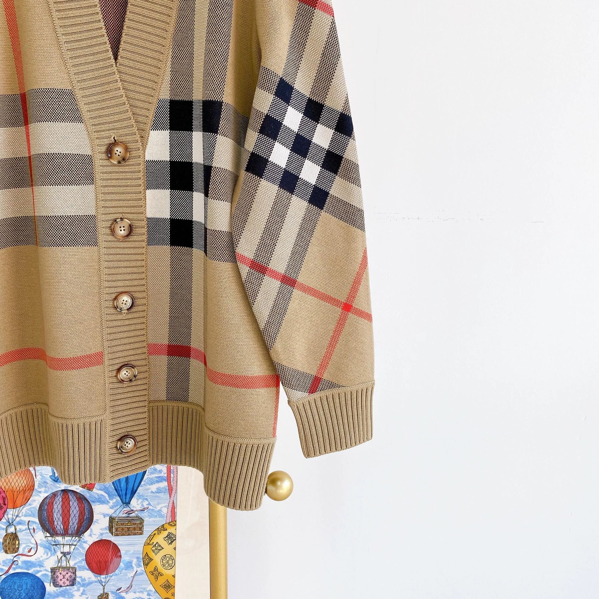 Burberry Burberry Khaki Check Wool Cardigan M BNWT Size US M / EU 48-50 / 2 - 4 Thumbnail