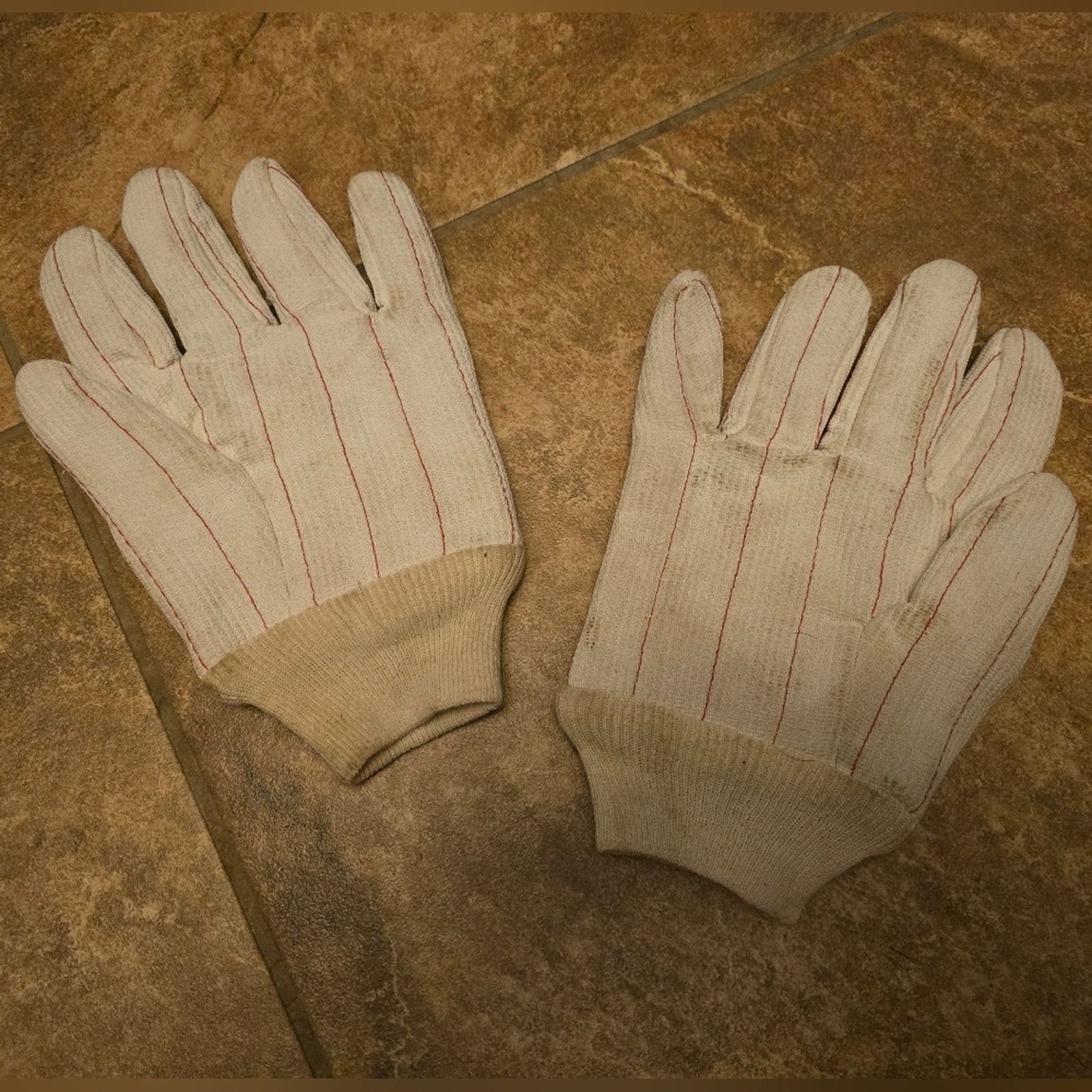 Other White Red Stitched Work XL Glove Size ONE SIZE - 2 Thumbnail