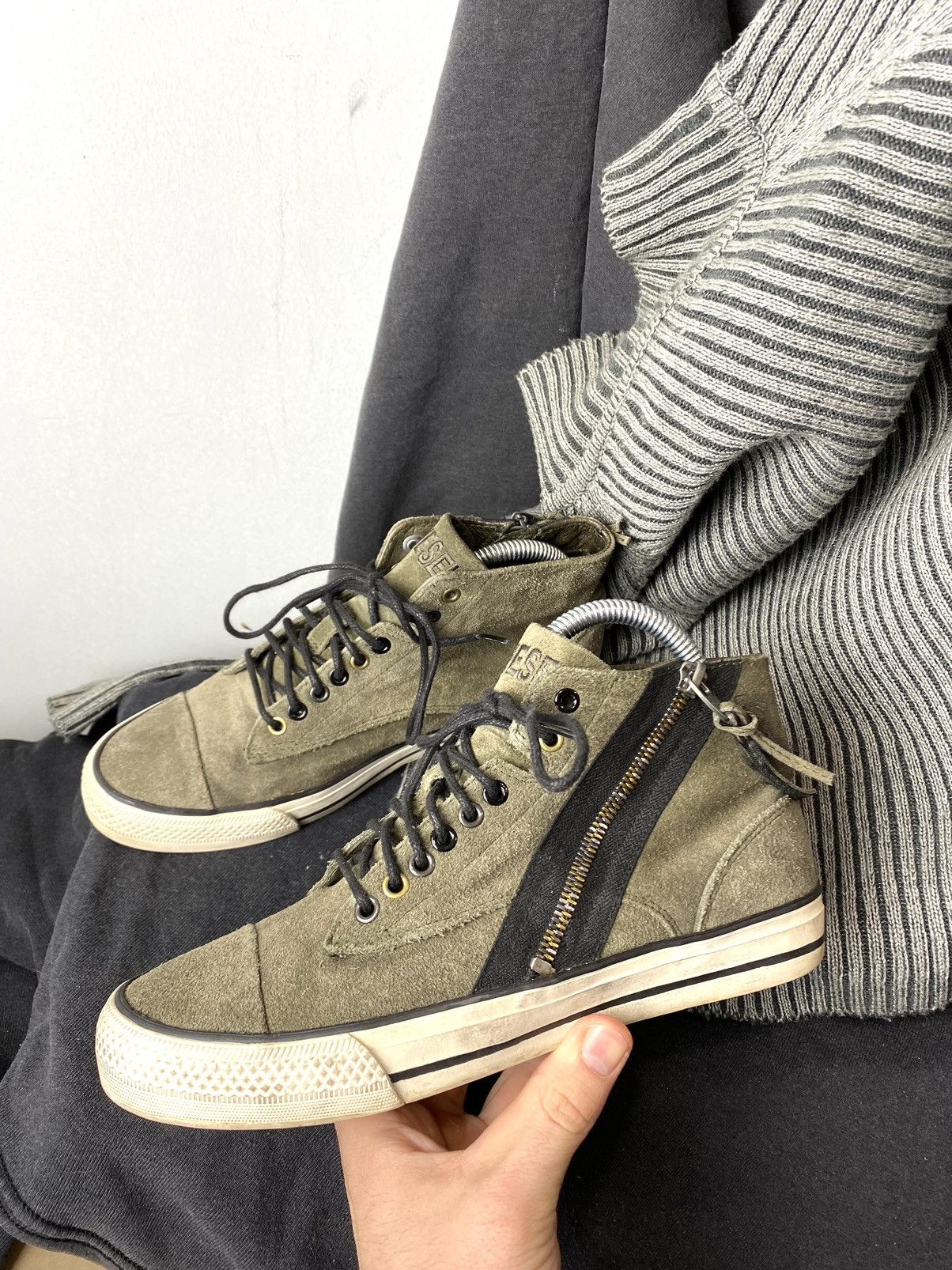 Diesel Vintage Diesel High Top Design Suede Sneakers Size US 7.5 / IT 37.5 - 5 Thumbnail
