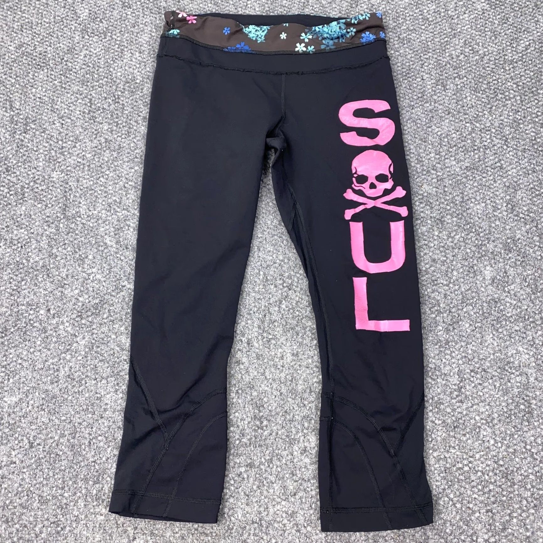 Lululemon Lululemon Run Inspire Capri Pants Womens 6 Black SoulCycle Pink Graphic Size 28" / US 6 / IT 42 - 7 Thumbnail