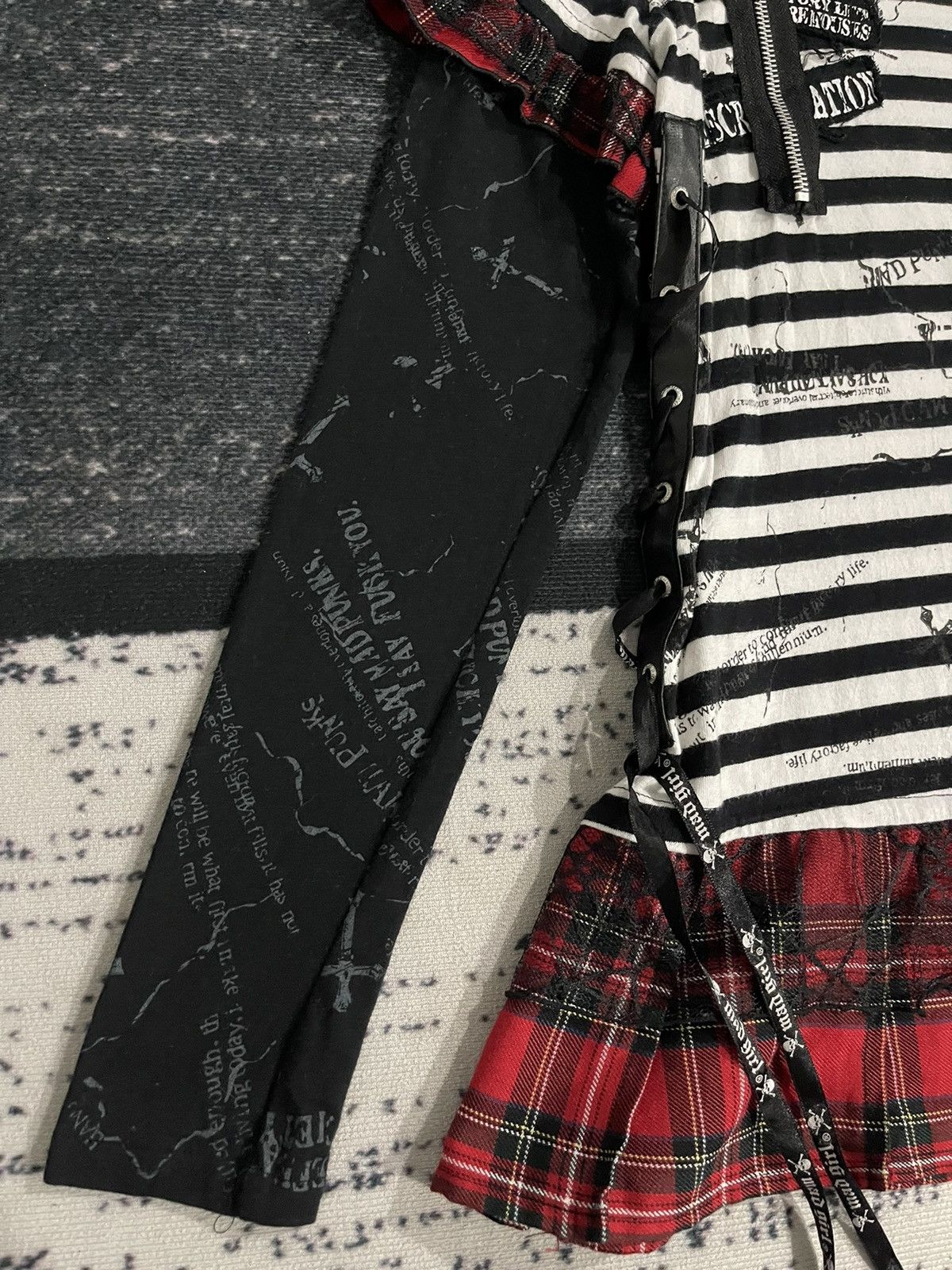 Japanese Brand 📌Binding Offer📌Vintage Mad Punk Girl Longsleeve Hoodie Size M / US 6-8 / IT 42-44 - 9 Thumbnail
