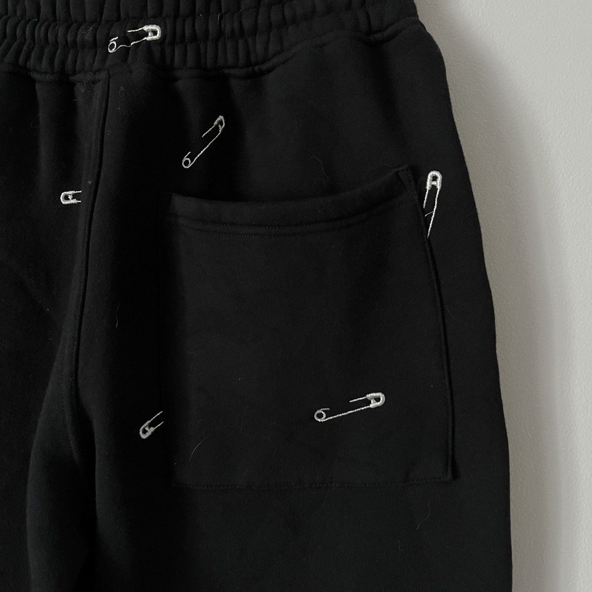 Designer × Pleasures Pleasures Sweatpants Size US 31 - 4 Thumbnail