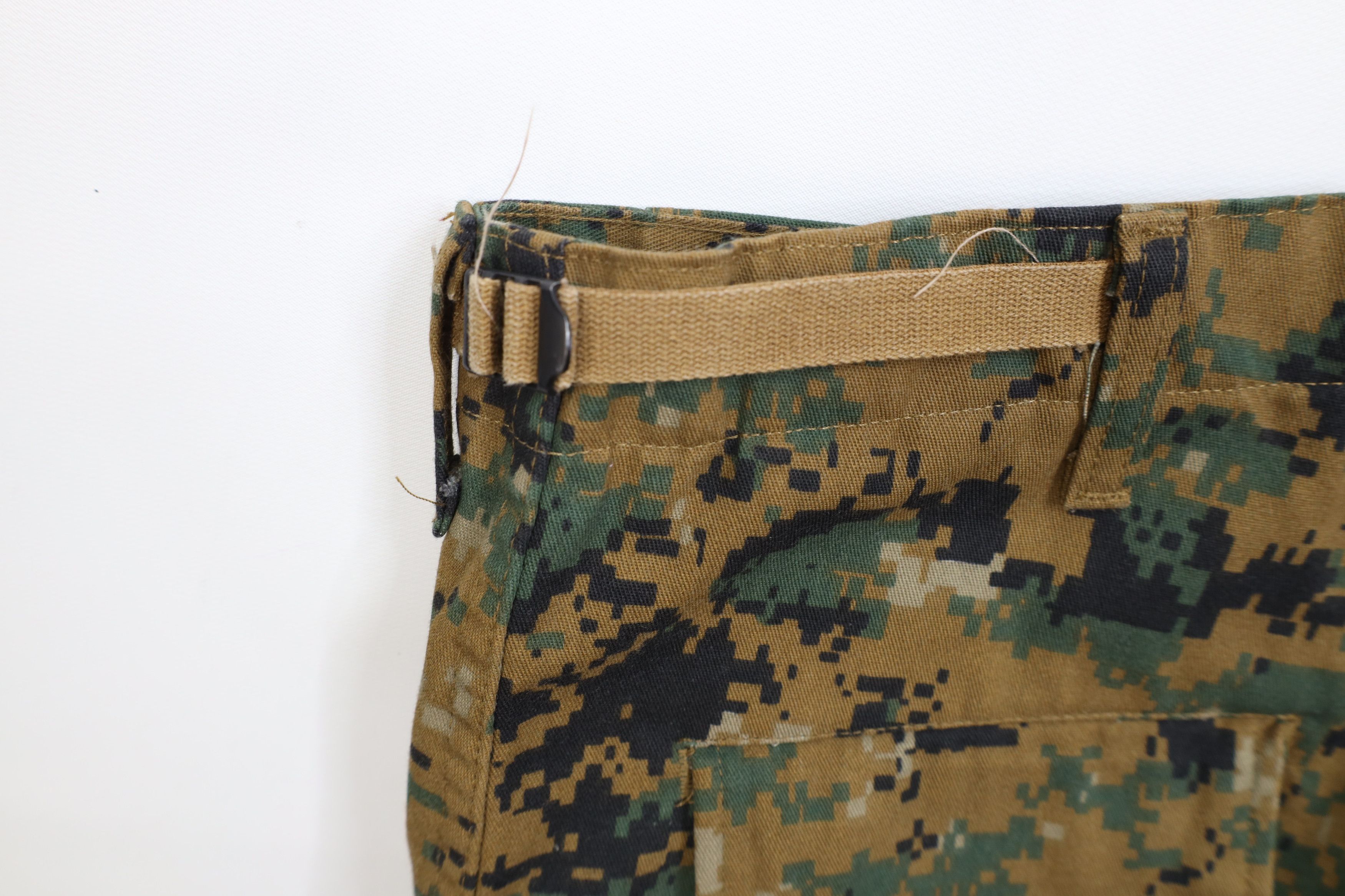 Vintage Vintage Streetwear Fly Digi Camouflage Military Cargo Shorts Size US 32 / EU 48 - 13 Thumbnail