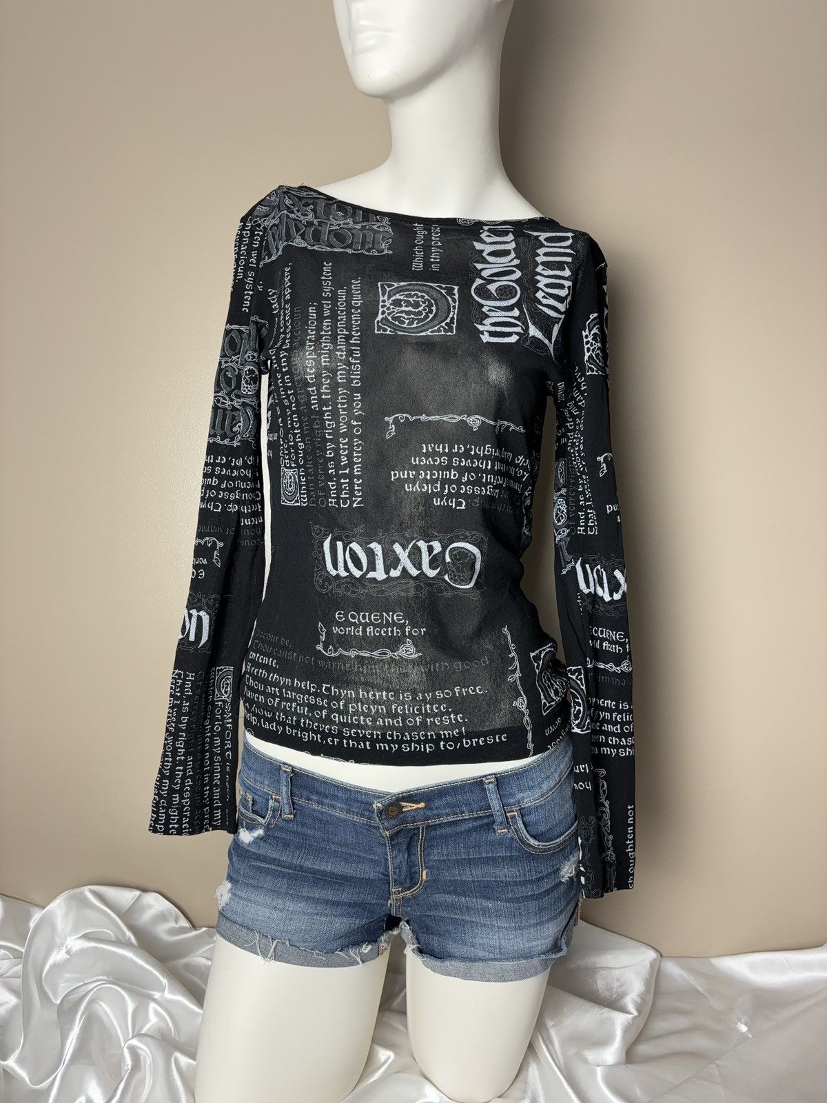 Vintage Vintage Gothic Printed Mesh Crop Top Long Sleeve Shirt Size M / US 6-8 / IT 42-44 - 1 Thumbnail