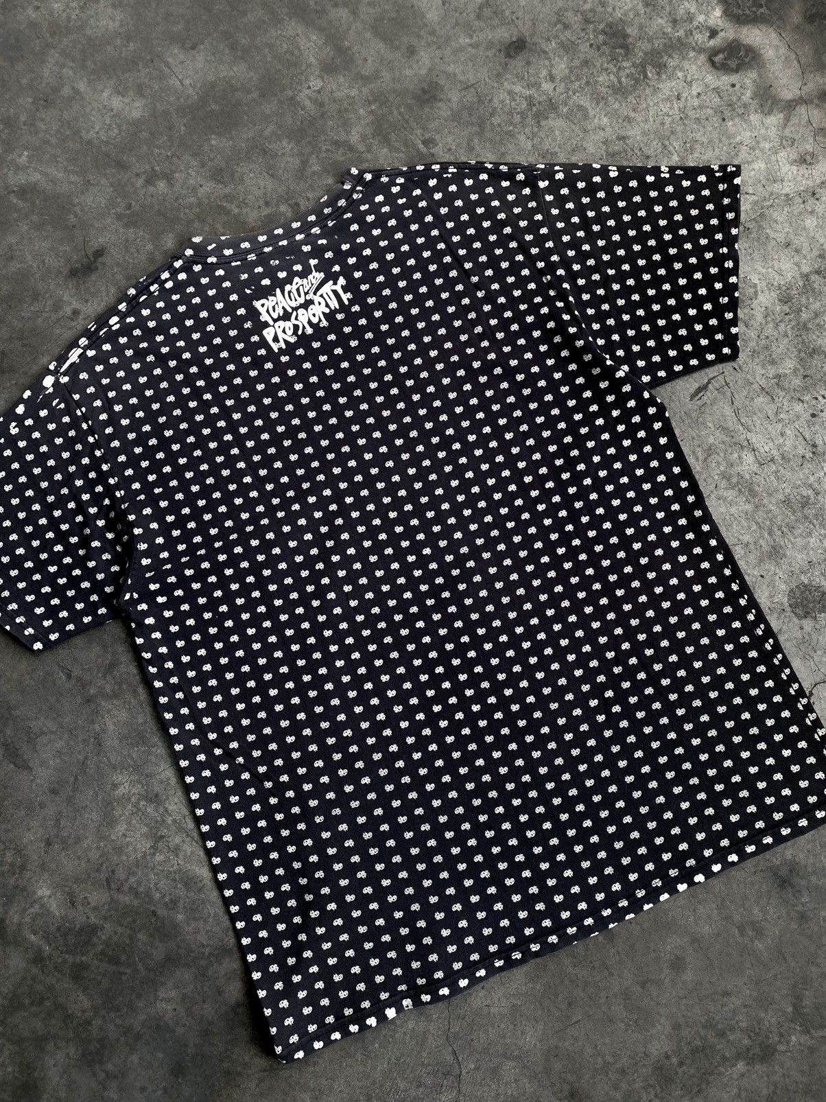 Stussy Vintage stussy peace & prosperity fullprint tshirt Size US L / EU 52-54 / 3 - 4 Thumbnail