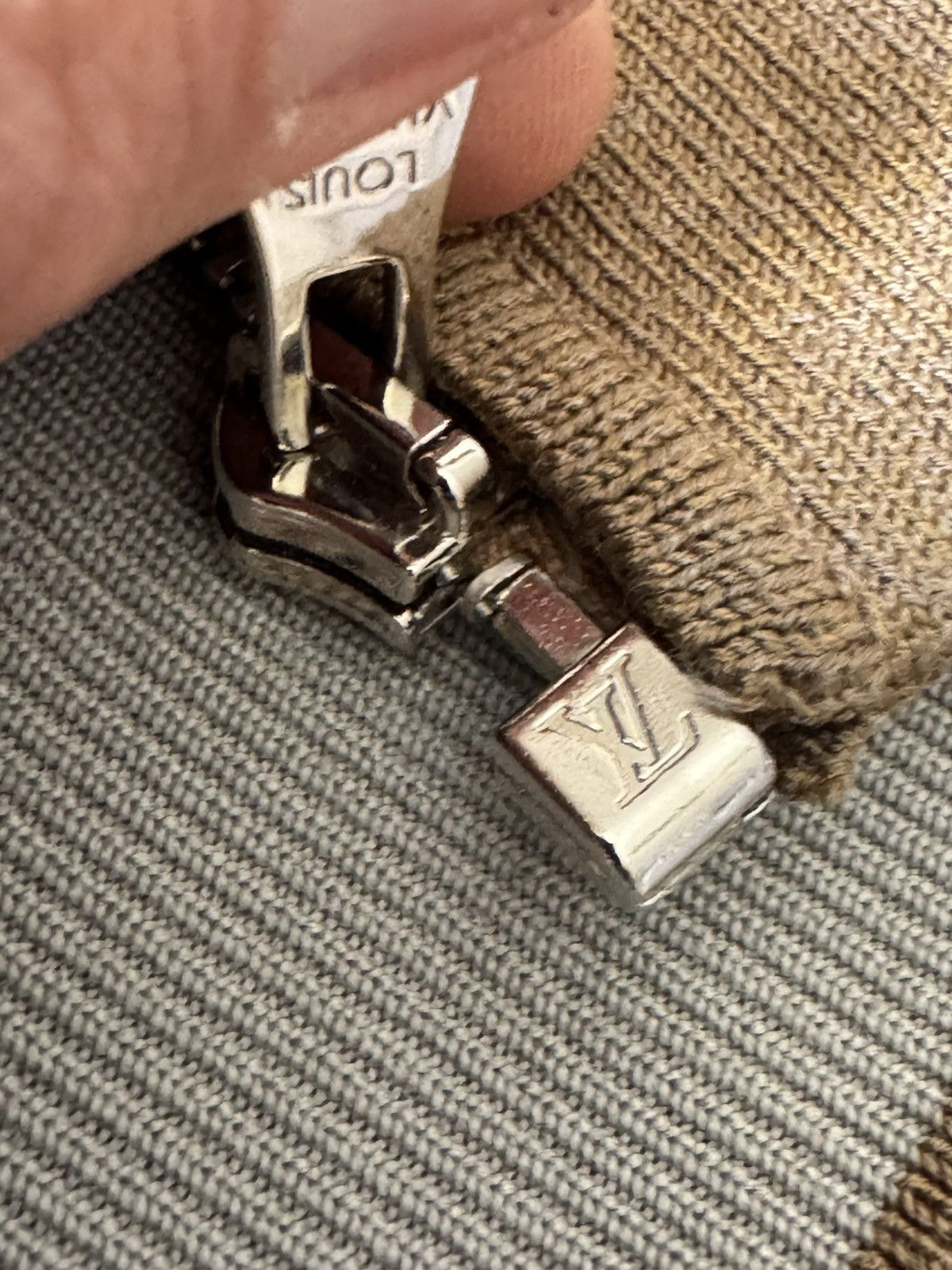 Louis Vuitton LOUIS VUITTON bomber jacket SEE REAL MEASUREMENTS IN PHOTOS Size US S / EU 44-46 / 1 - 17 Thumbnail