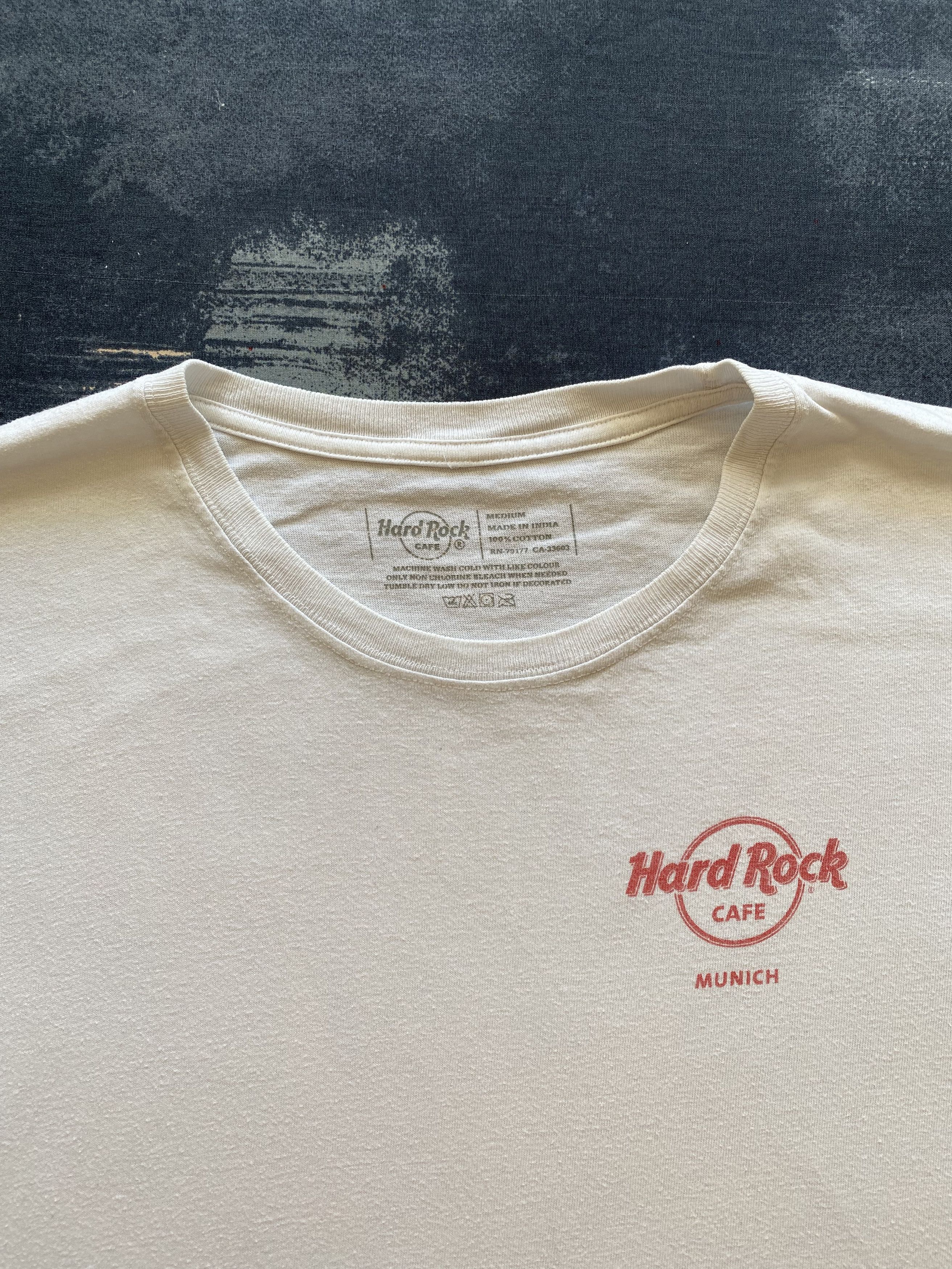 Hard Rock Cafe Hard Rock Cafe Vintage 2000s Munich White T-shirt Size US M / EU 48-50 / 2 - 16 Thumbnail