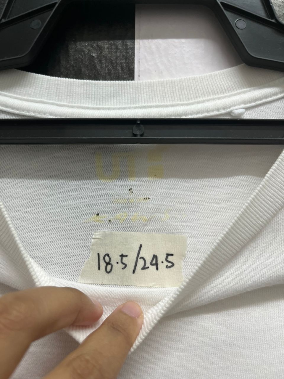 Kaws × Uniqlo Uniqlo Kaws Pocket Tee Size US S / EU 44-46 / 1 - 4 Thumbnail