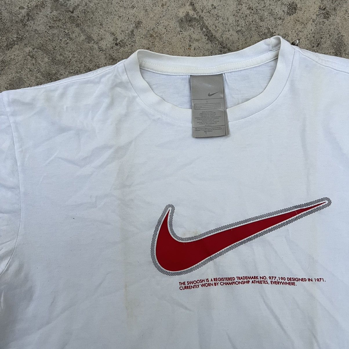 Nike × Vintage Vintage 90s Nike Red White T Shirt Mini Swoosh Size US L / EU 52-54 / 3 - 4 Thumbnail