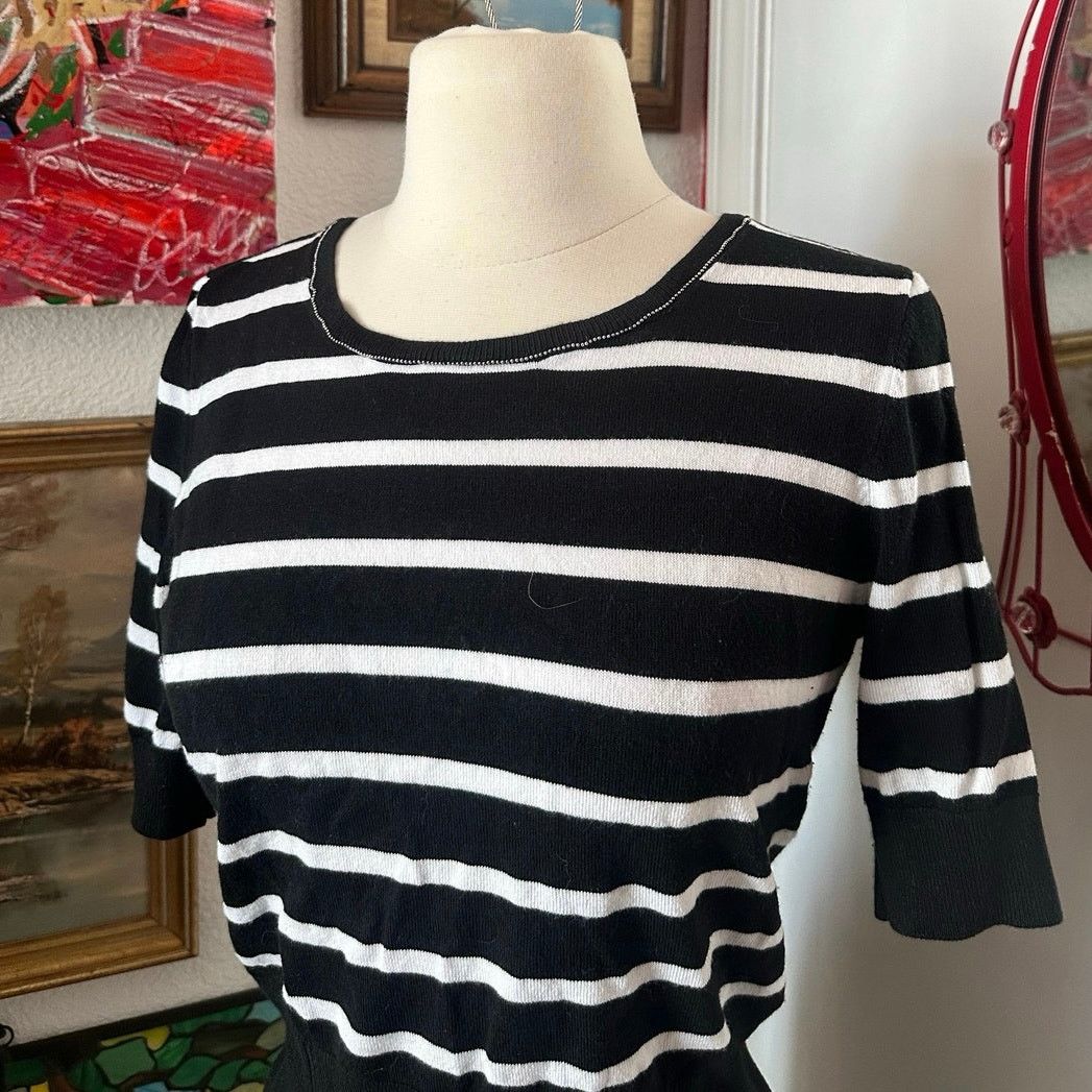 White House Black Market white house black market black white short sleeve shirt Size S / US 4 / IT 40 - 2 Thumbnail