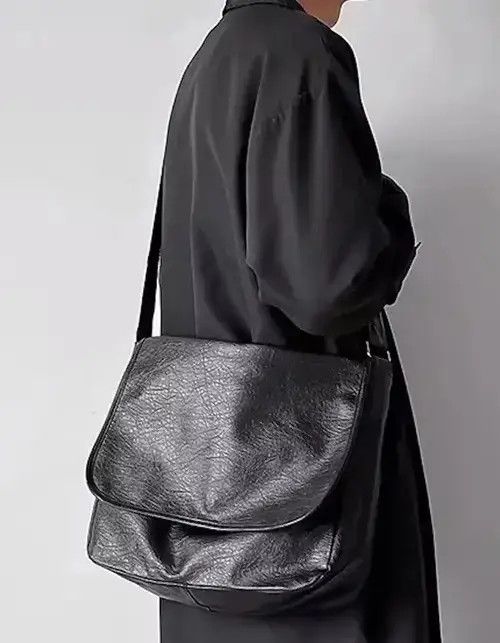 Fashion 90's Pu Leather Crossbody Messenger Bag Vintage in Black, Men's