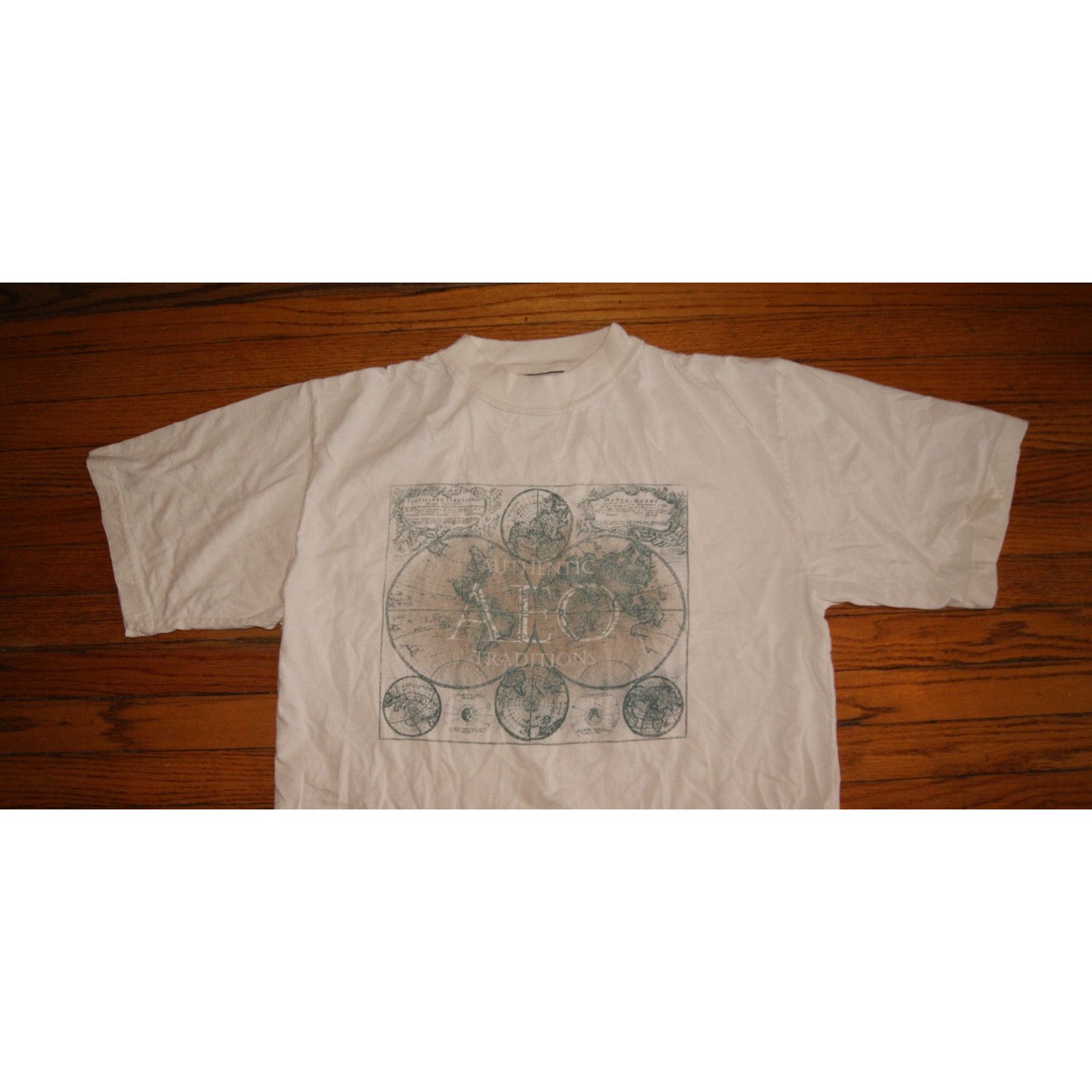 American Eagle Outfitters VTG American Eagle Outfitters Antique Globe Print M TShirt Size US M / EU 48-50 / 2 - 1 Thumbnail