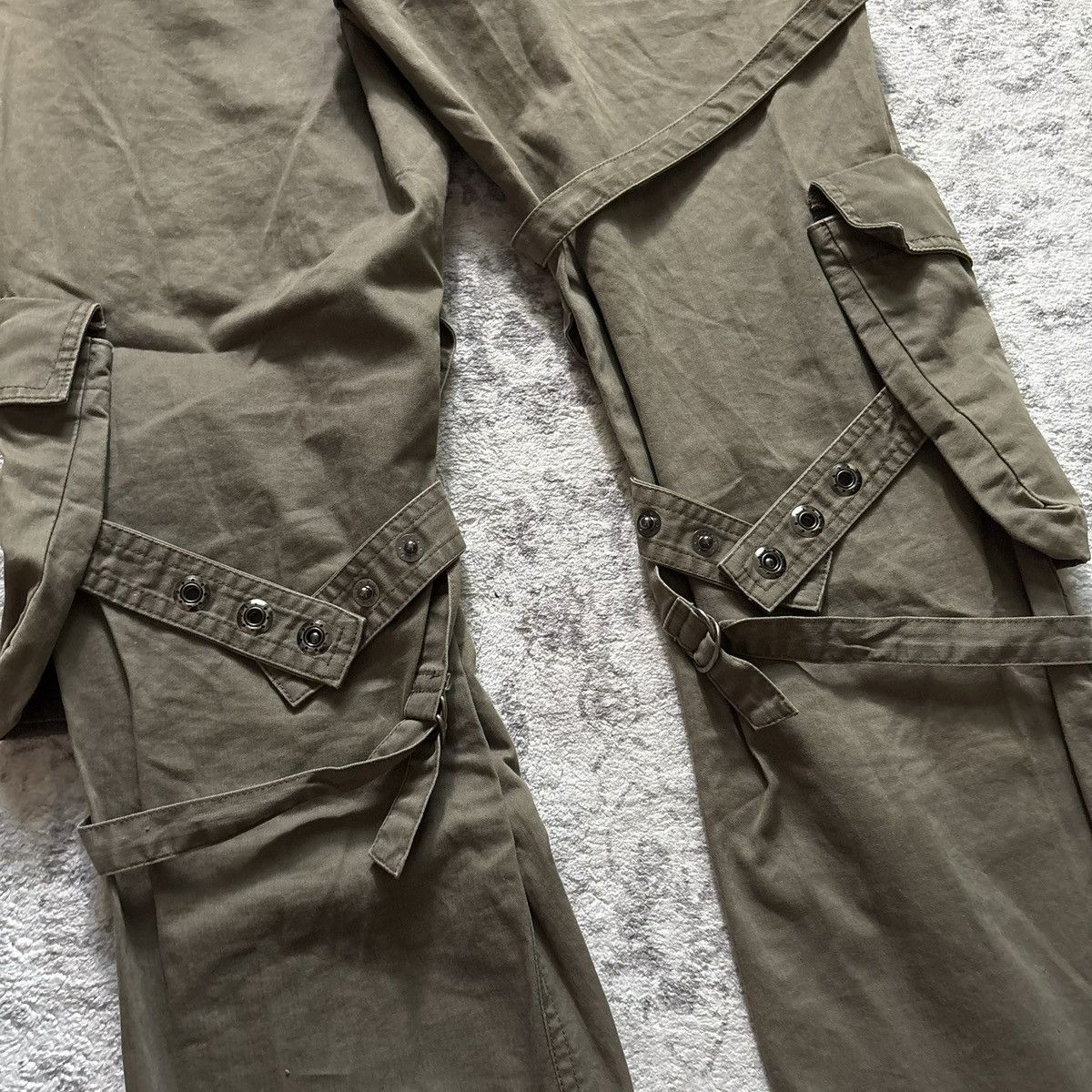 Yasuyuki Ishii Yasuyuki Ishii Bondage Strap Cargo Pants | Size L Size US 34 / EU 50 - 7 Thumbnail