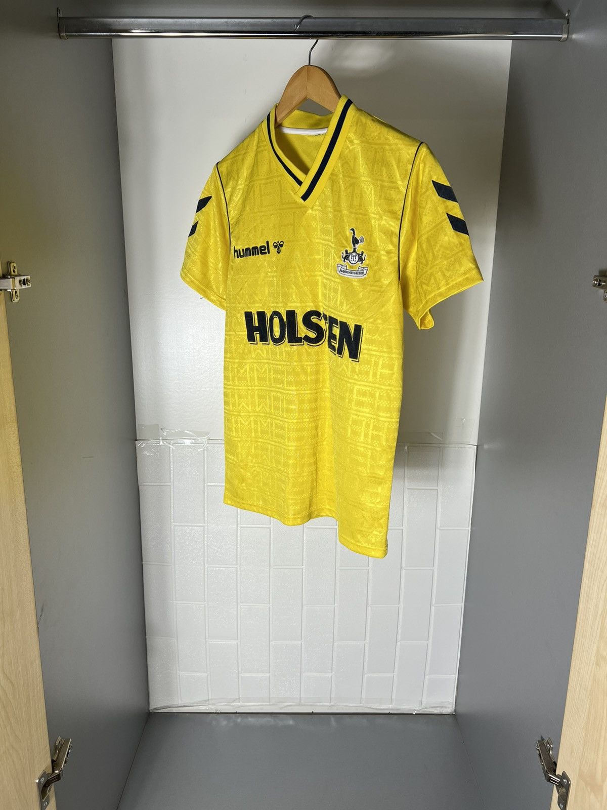 Vintage VERY RARE HUMMEL FC TOTTENHAM HOTSPUR ENGLAND SOCCER JERSEY Size US S / EU 44-46 / 1 - 3 Thumbnail
