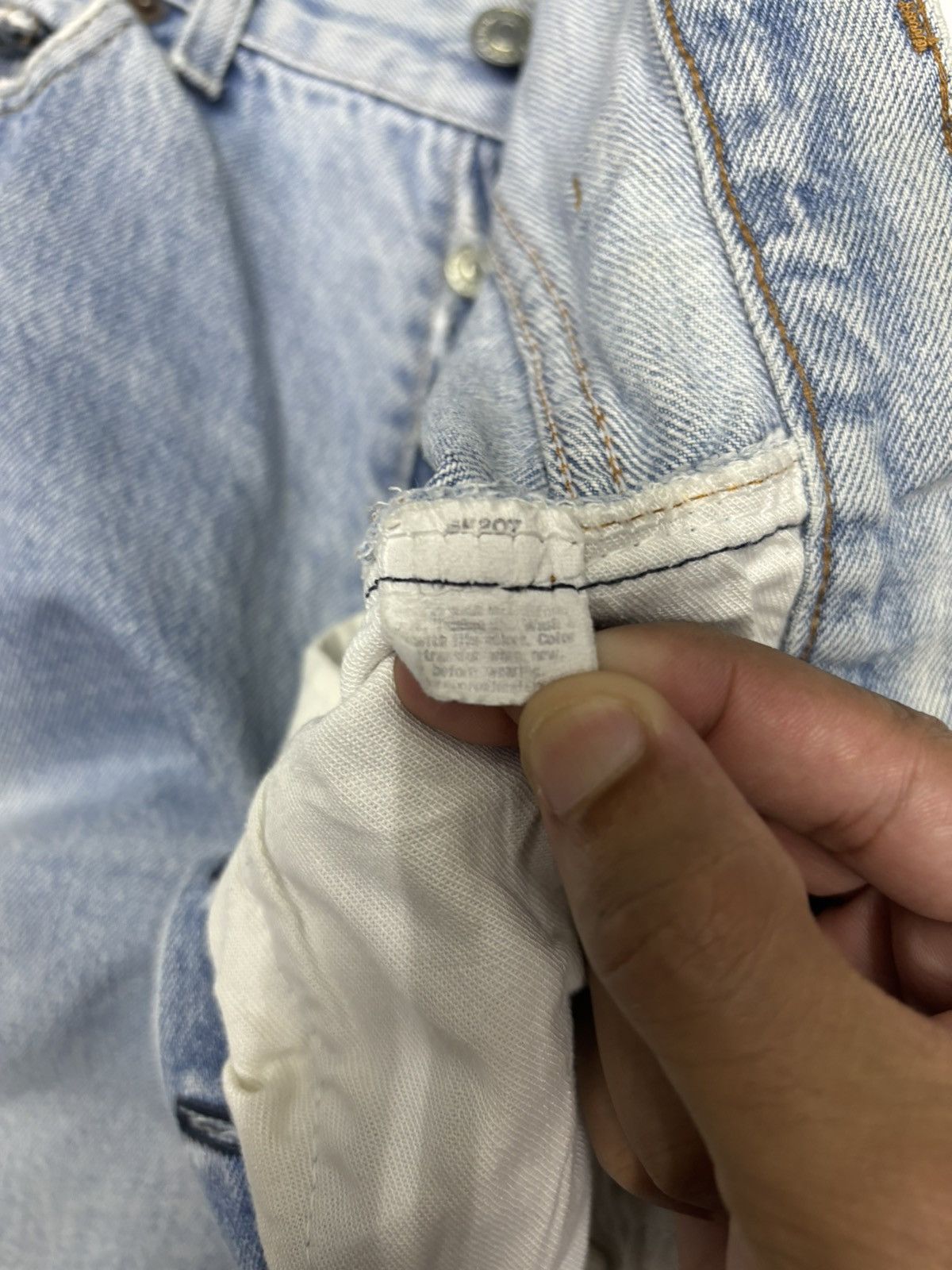 Levi's VINTAGE 80s LEVIS 501 DISTRESSED DENIM JEANS Size US 33 - 11 Thumbnail