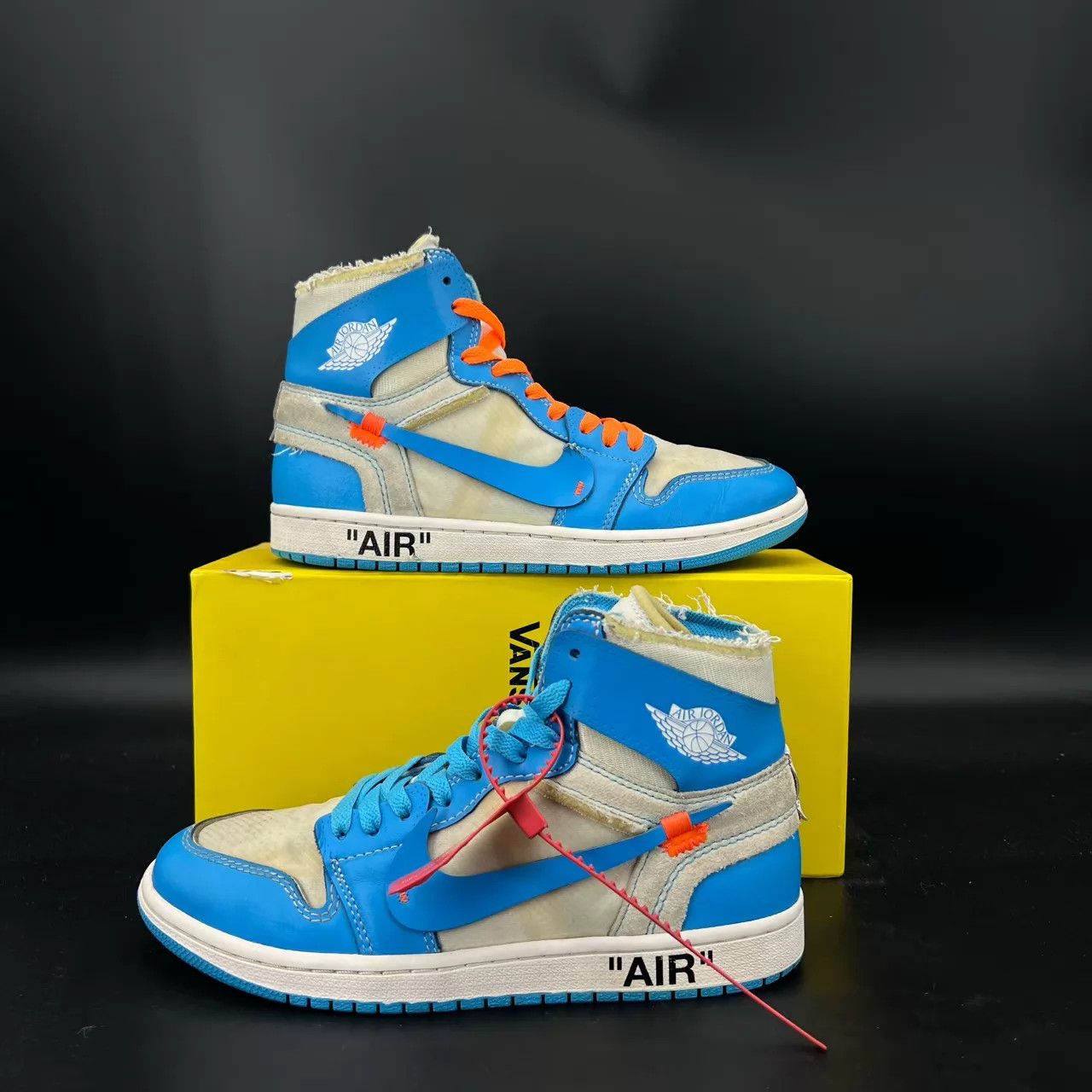 Nike Air Jordan 1 UNC 41 Dog Chewed Hooks Box & Accs Light Sole Size US 8 / EU 41 - 3 Thumbnail