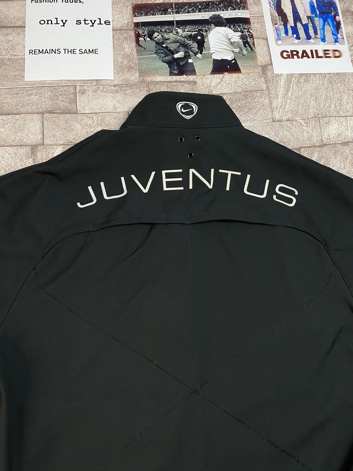 Vintage Vintage Juventus FC Nike Soccer Jacket Track Size US L / EU 52-54 / 3 - 13 Thumbnail