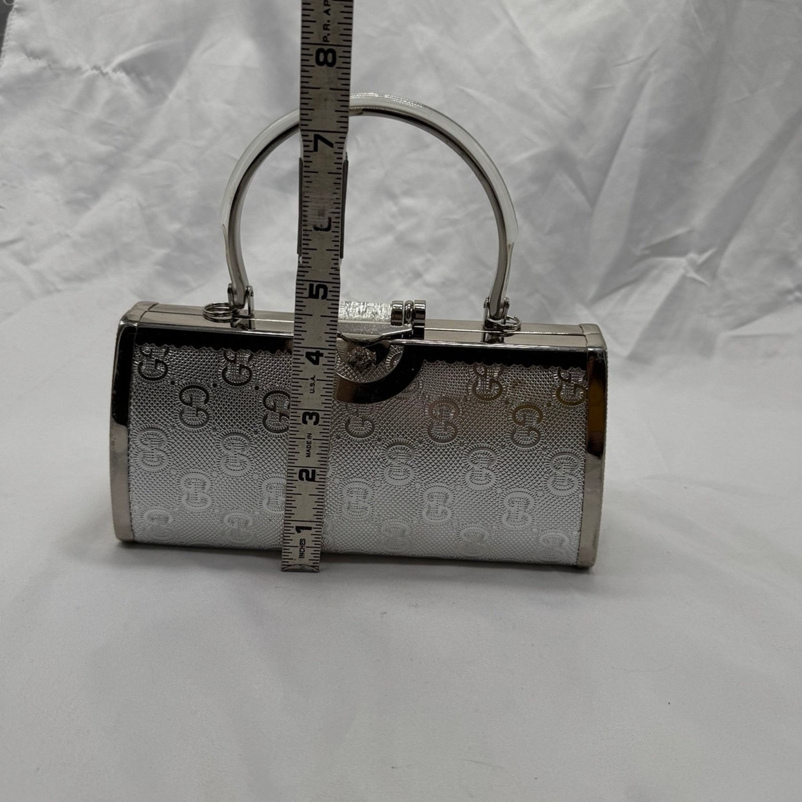 NBDN Nobrandedon Silver clam case hand bag Size ONE SIZE - 5 Thumbnail