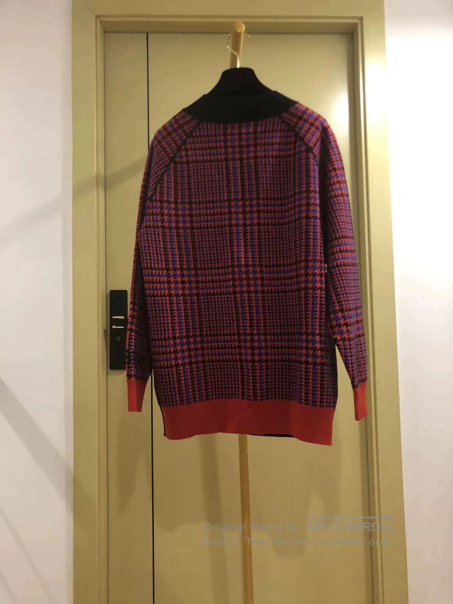 Burberry Burberry Knit Sweater with V-Neck. Size S / US 4 / IT 40 - 2 Thumbnail