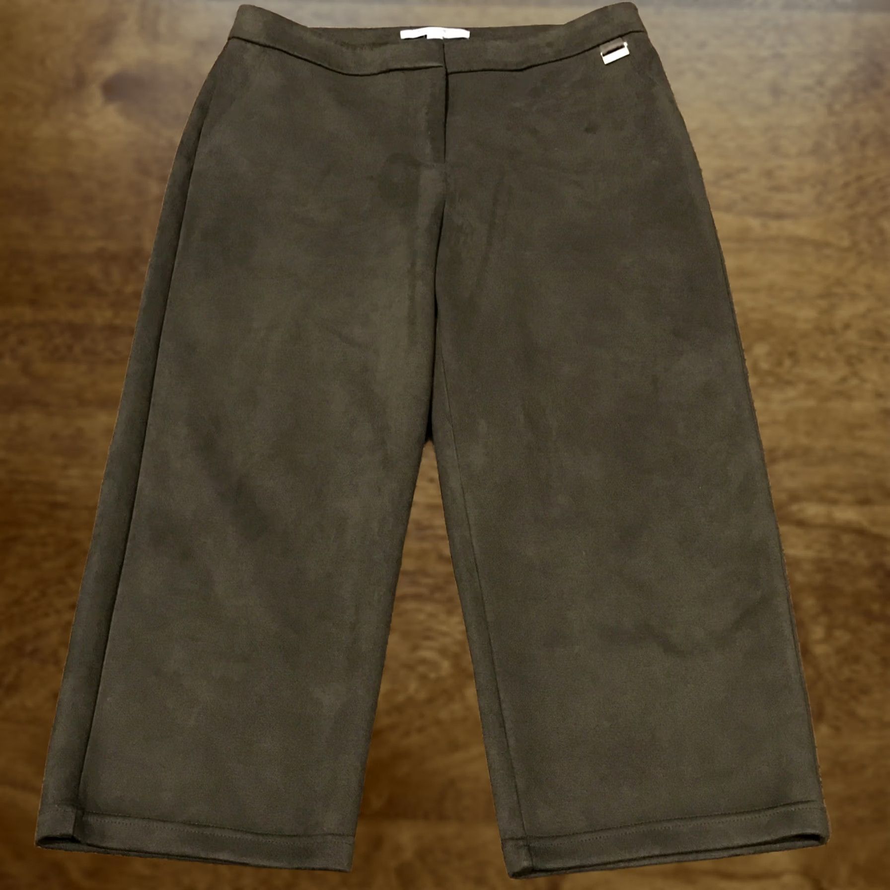 Vintage Marc New York Andrew Marc Womens Faux Suede Green Capri Pants 12 Capris Straight Leg Vintage No -size 12- Green Capri Pants Womens Size 34" / US 12 / IT 48 - 1 Thumbnail