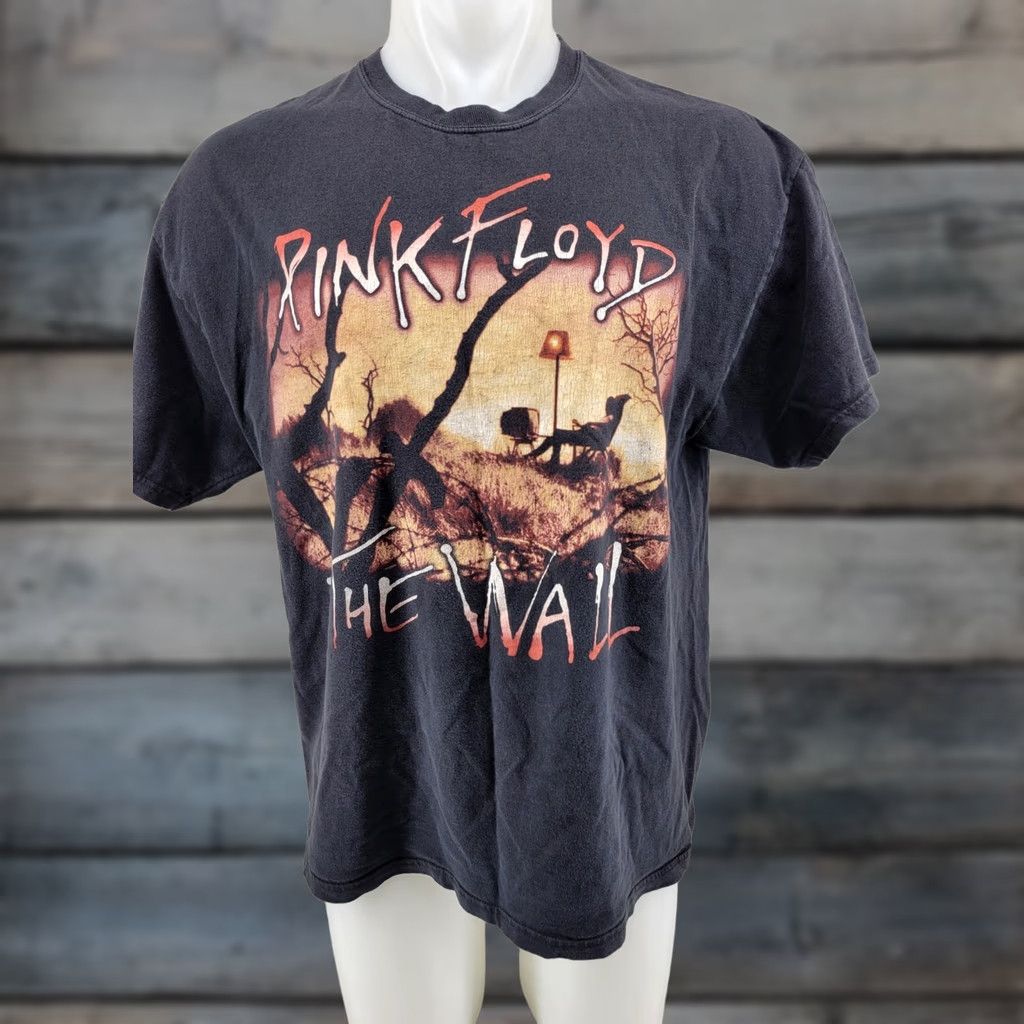 Vintage VINTAGE Tin Blue Pink Floyd The Wall T-Shirt Mens XL Distressed Black 2007 Rock Retro Logo Size US XL / EU 56 / 4 - 1 Thumbnail