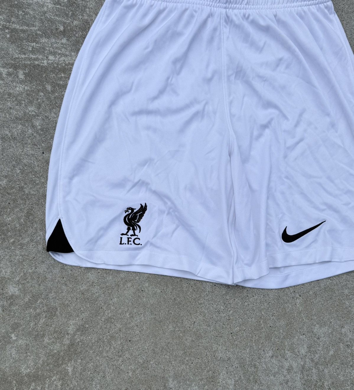 Nike Vintage Nike FC Liverpool y2k streetwear track shorts Size US 32 / EU 48 - 5 Thumbnail