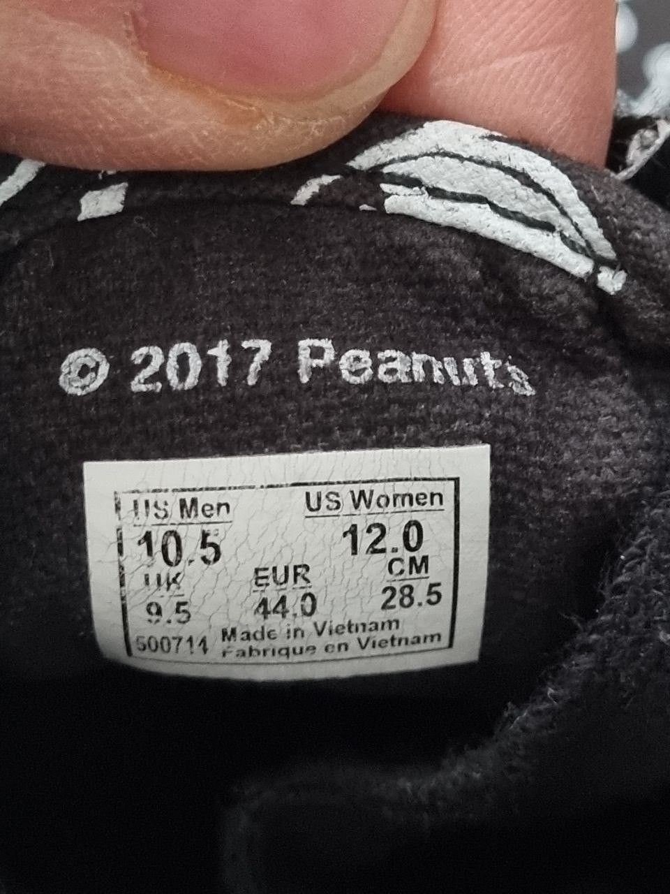 Peanuts × Vans Vans Old Skool Peanuts Snoopy Size US 10.5 / EU 43-44 - 7 Thumbnail