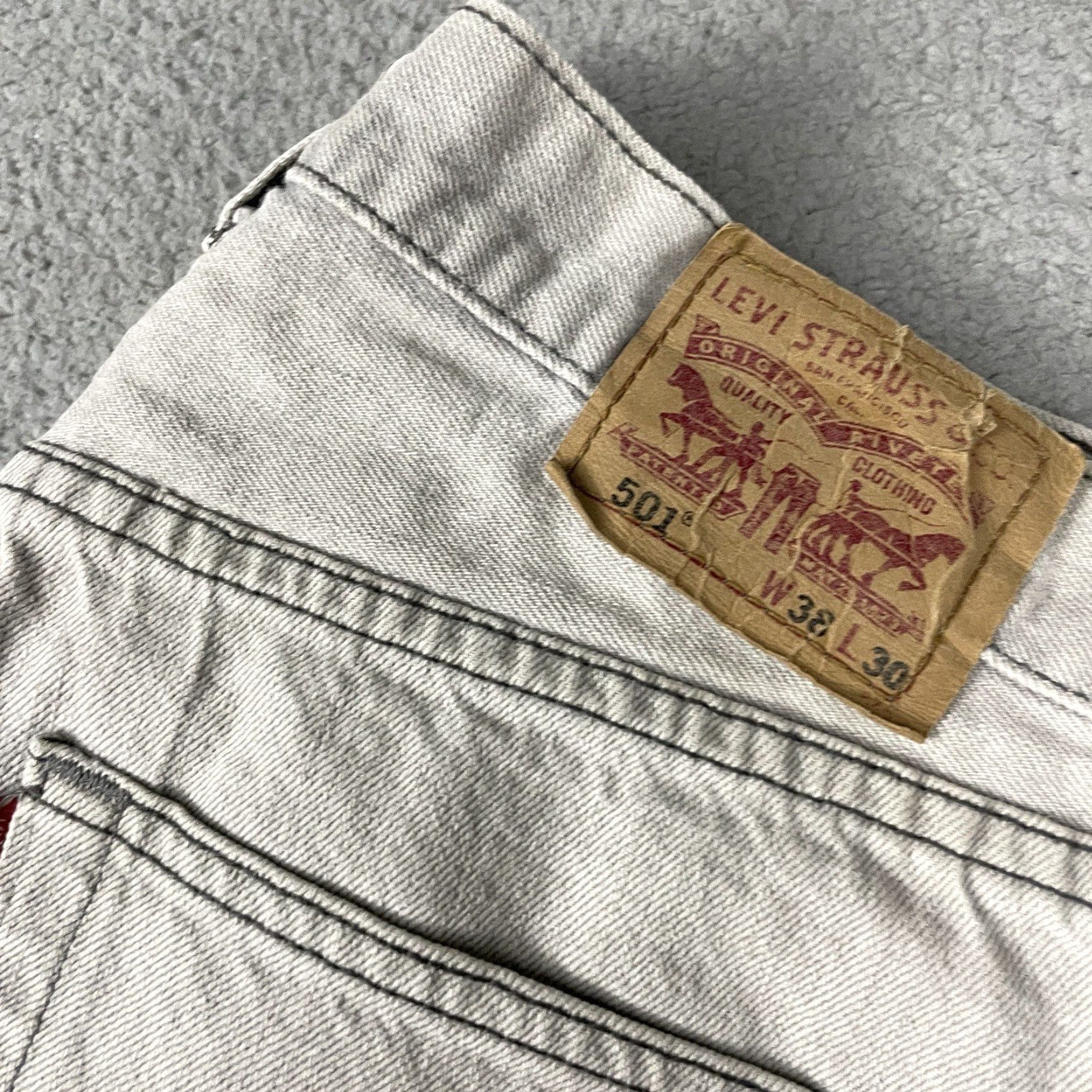 Levi's VINTAGE Levi's 501 Jeans 38x30 Gray Made In USA Distressed Washed Button 38 Mens Jeans Regular 5-Pocket USA 90s? Size US 38 / EU 54 - 2 Thumbnail