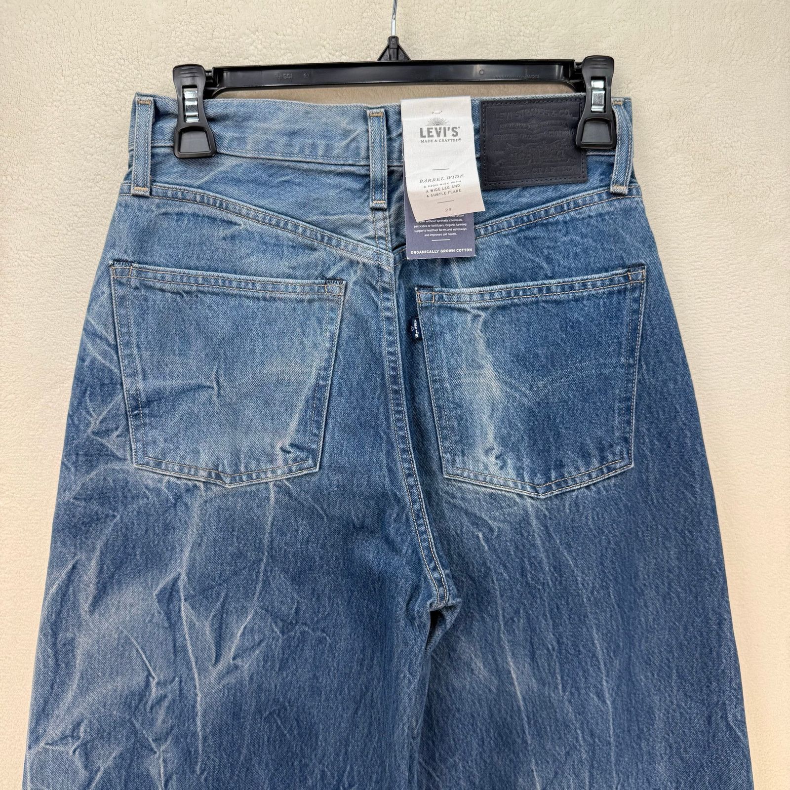Levi's LEVI'S MADE & CRAFTED WOMEN'S 26 WIDE BARREL JEANS MEDIUM Size 26" / US 2 / IT 38 - 6 Thumbnail