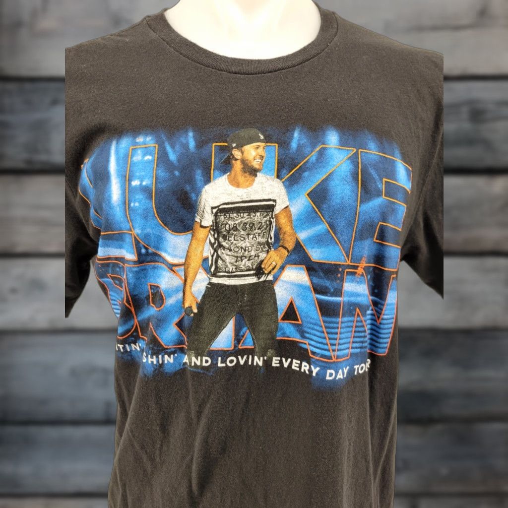 Vintage VINTAGE LUKE BRYAN Live 2017 Hunting Fishing and Loving Every Day Tour Concert T-Shirt L Men Black Short Sleeve Gender Mens Size US L / EU 52-54 / 3 - 1 Thumbnail