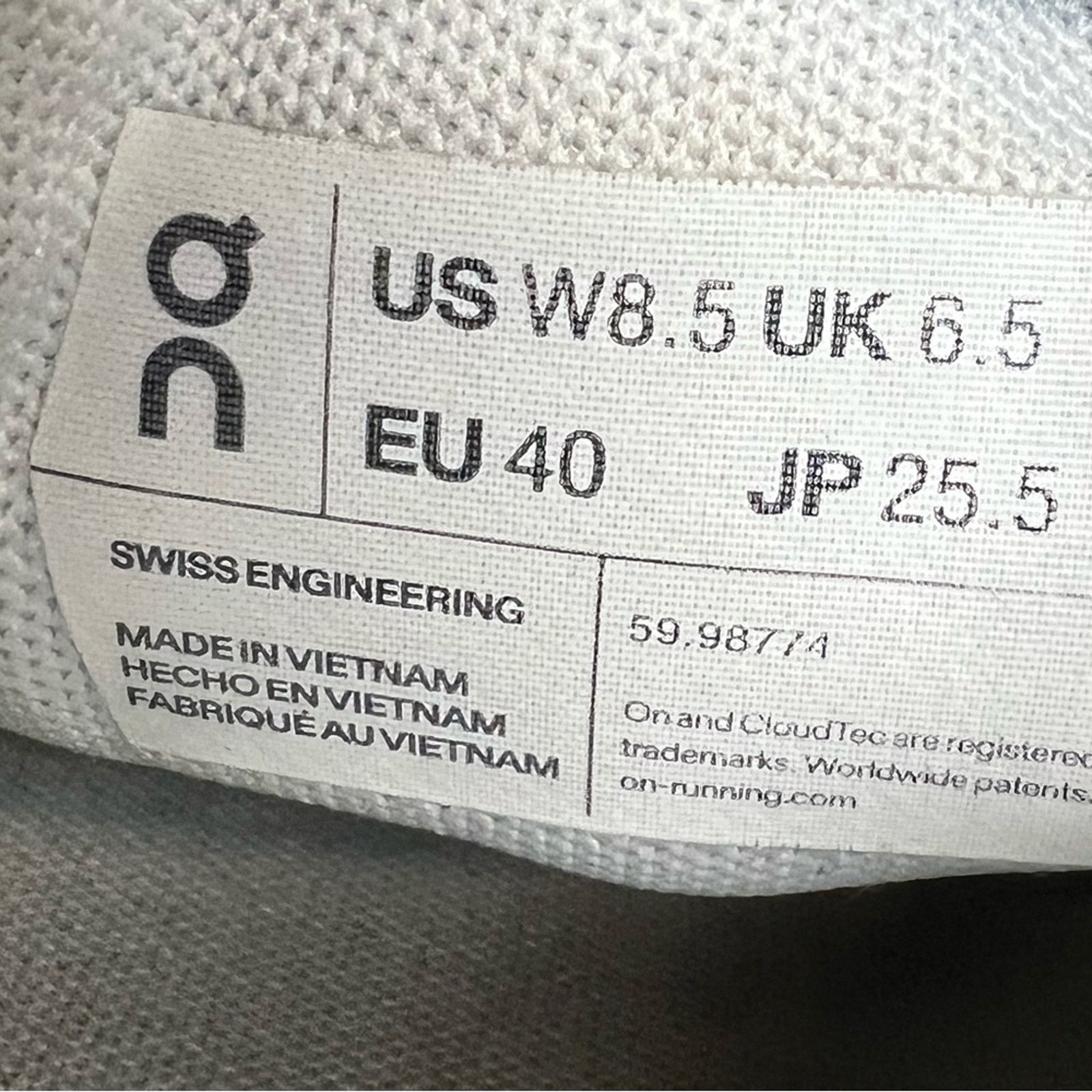 On ON Running Women's Cloud 5 Ice White Size 8.5 Running Shoes Size US 8.5 / IT 38.5 - 10 Thumbnail