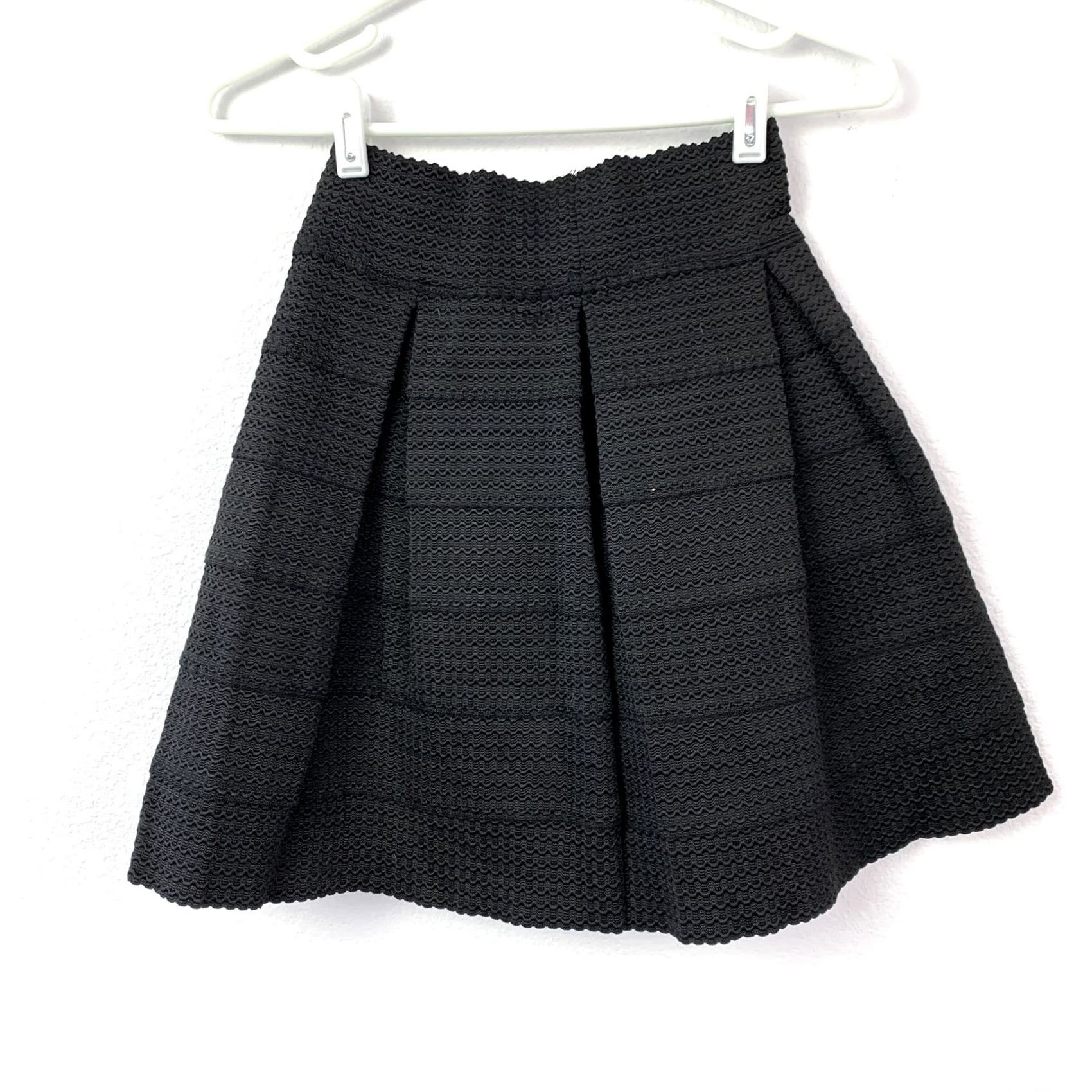 Vintage Eyeshadow Black Textured Pleated Skirt Women's Small A-Line Mini Elastic Waist Pull-On Size 28" / US 6 / IT 42 - 4 Thumbnail