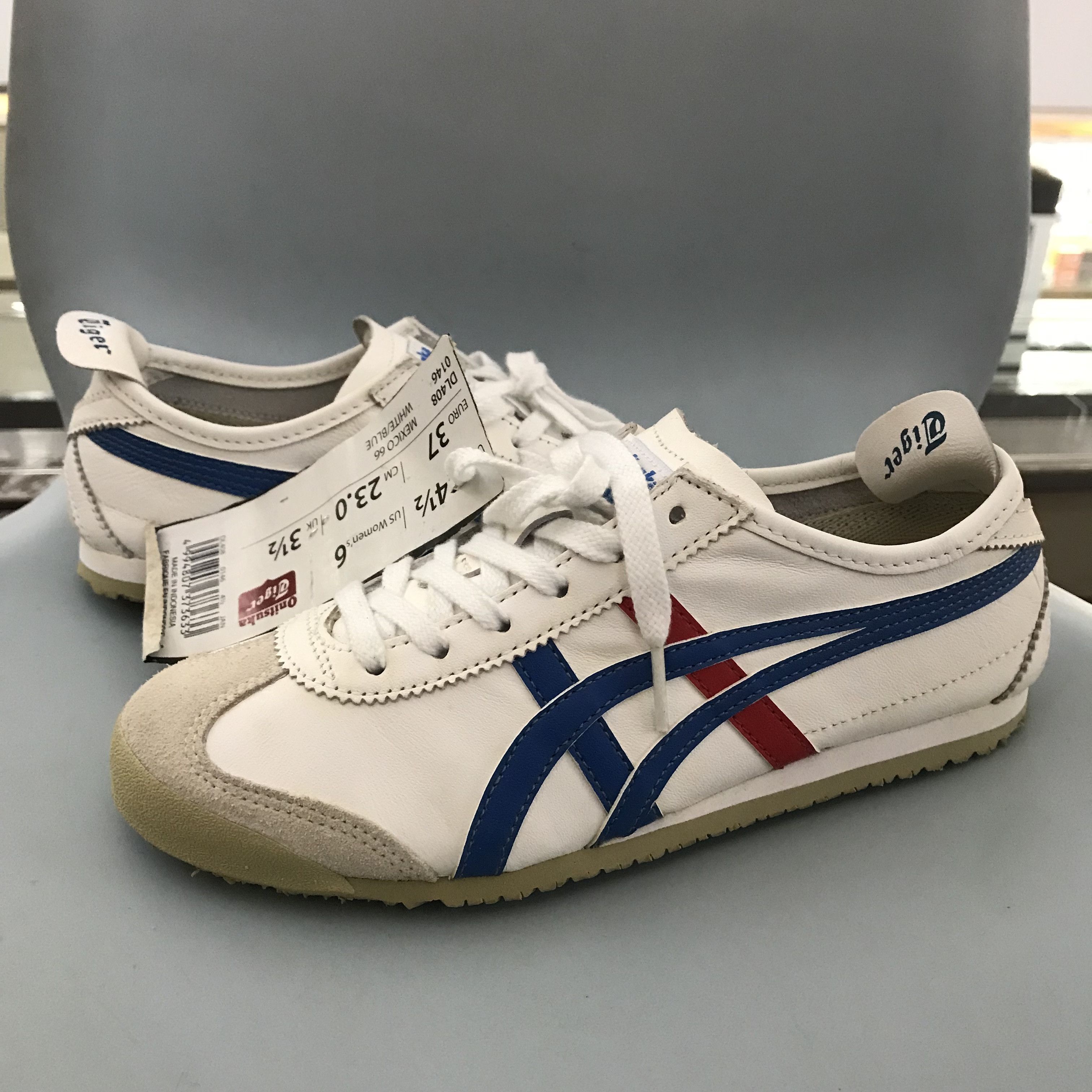 Onitsuka Tiger Onitsuka Tiger MEXICO 66 White Blue French Stripe Size US 5 / EU 37 - 12 Thumbnail