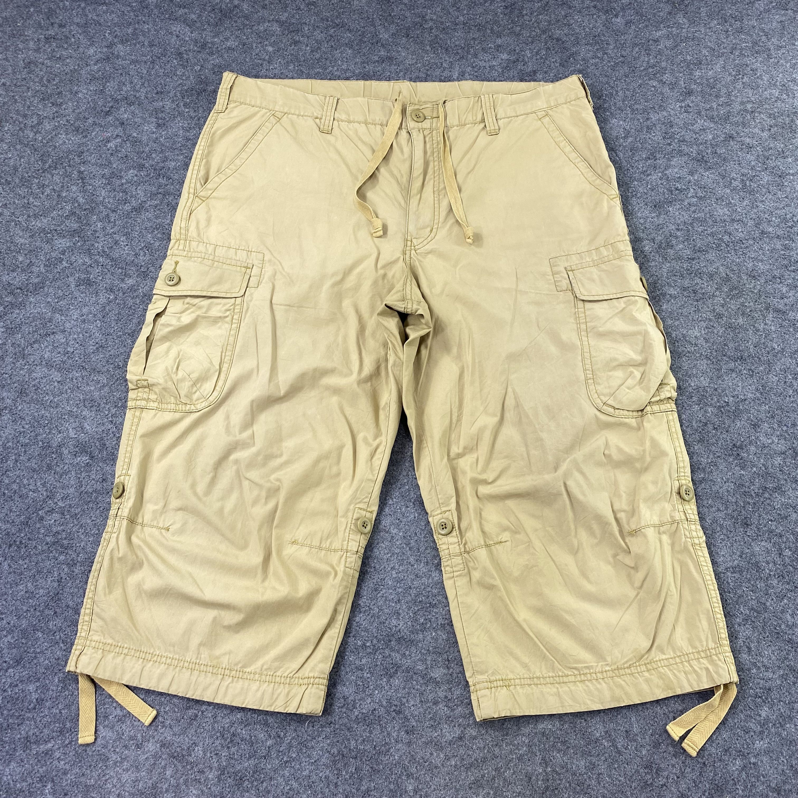 Uniqlo UNIQLO Drawstring Bondage Multipocket Cargo Short Pant-C051 Size US 38 / EU 54 - 1 Thumbnail