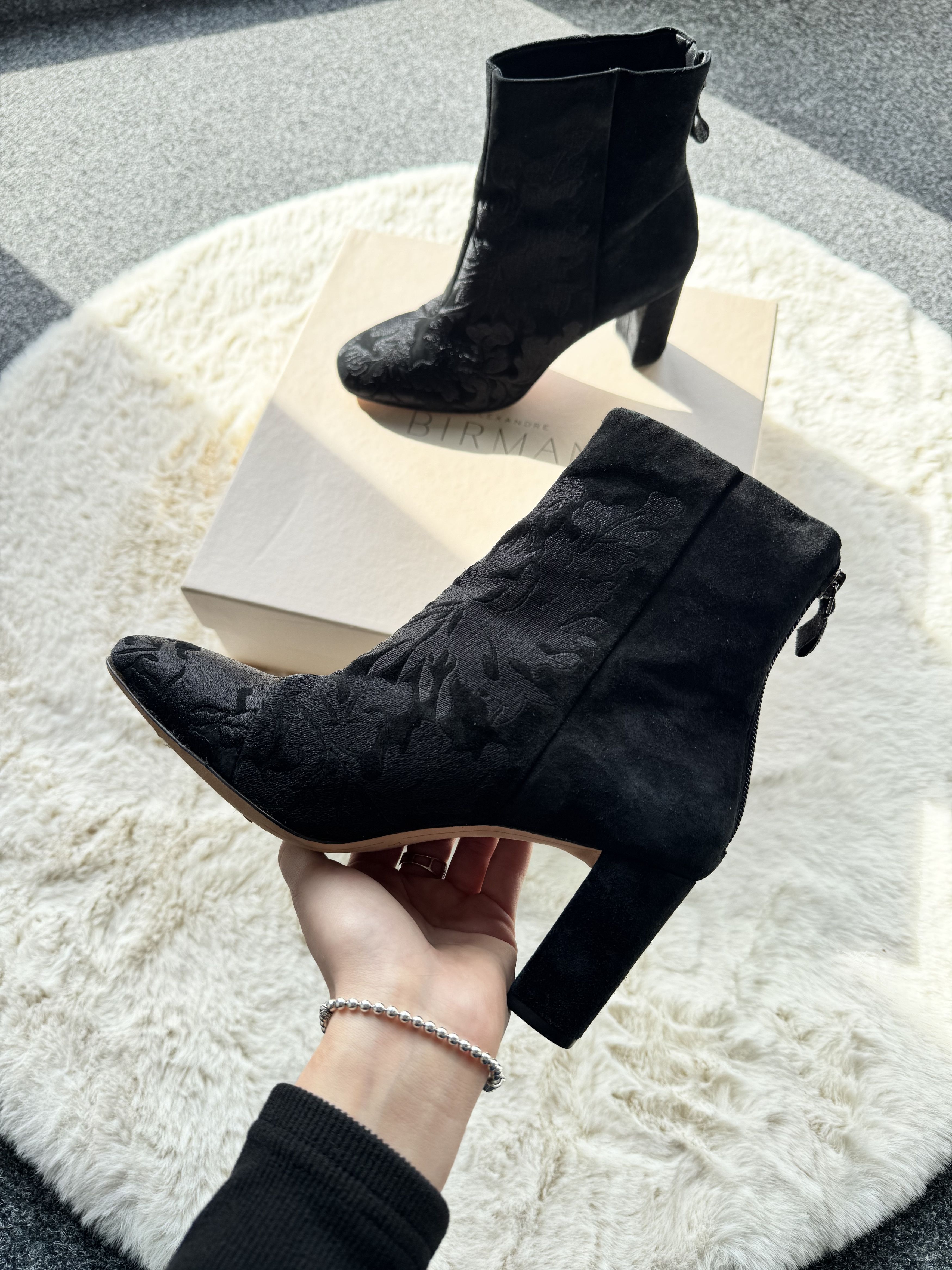 Alexandre Birman Alexandre Birman velvet black ankle boots block heels 38 Size US 8 / IT 38 - 2 Thumbnail