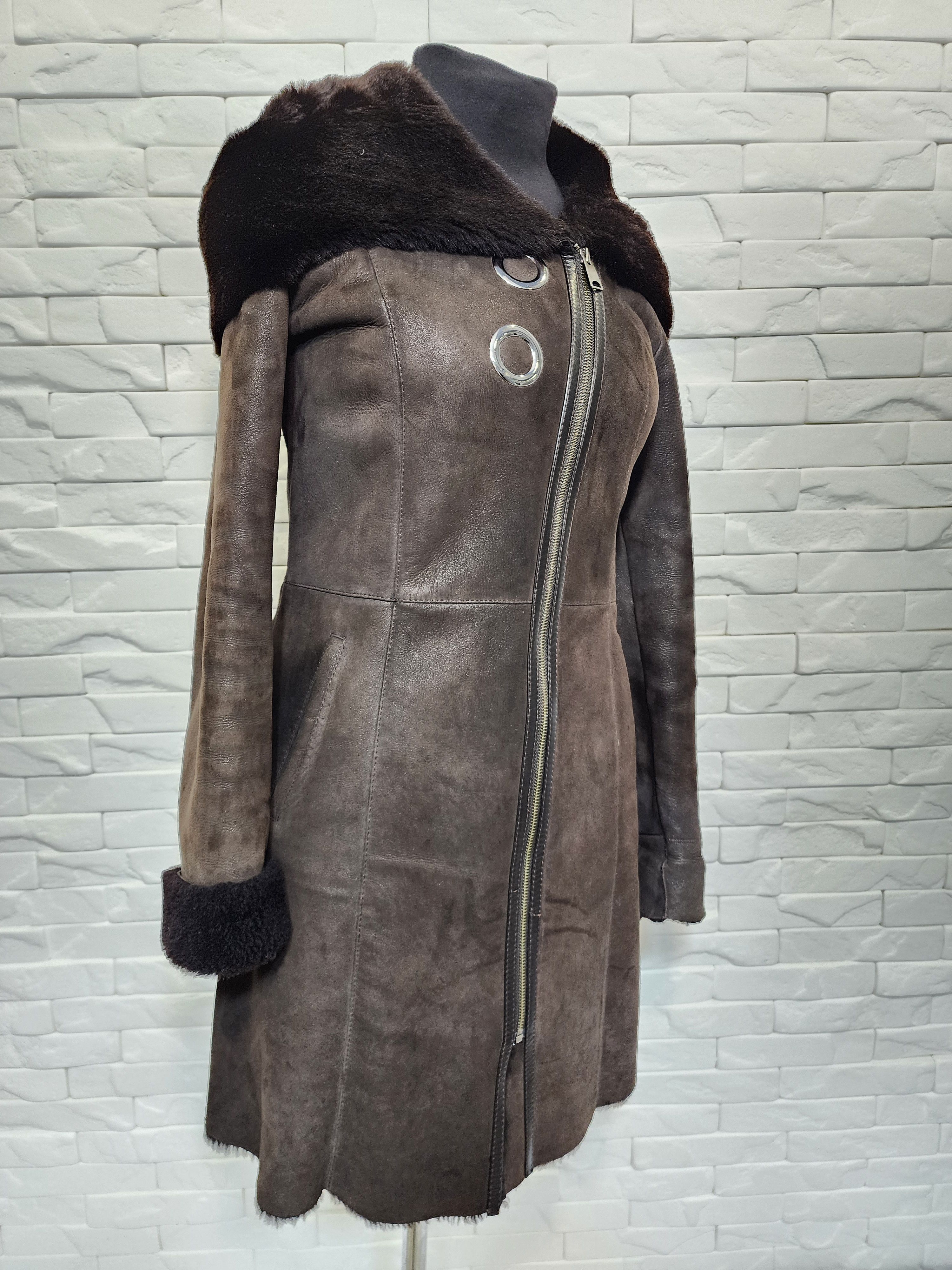 Genuine Leather Brown Sheepskin Coat: Genuine Fur Hood, Metal Zipper. Size S / US 4 / IT 40 - 4 Thumbnail