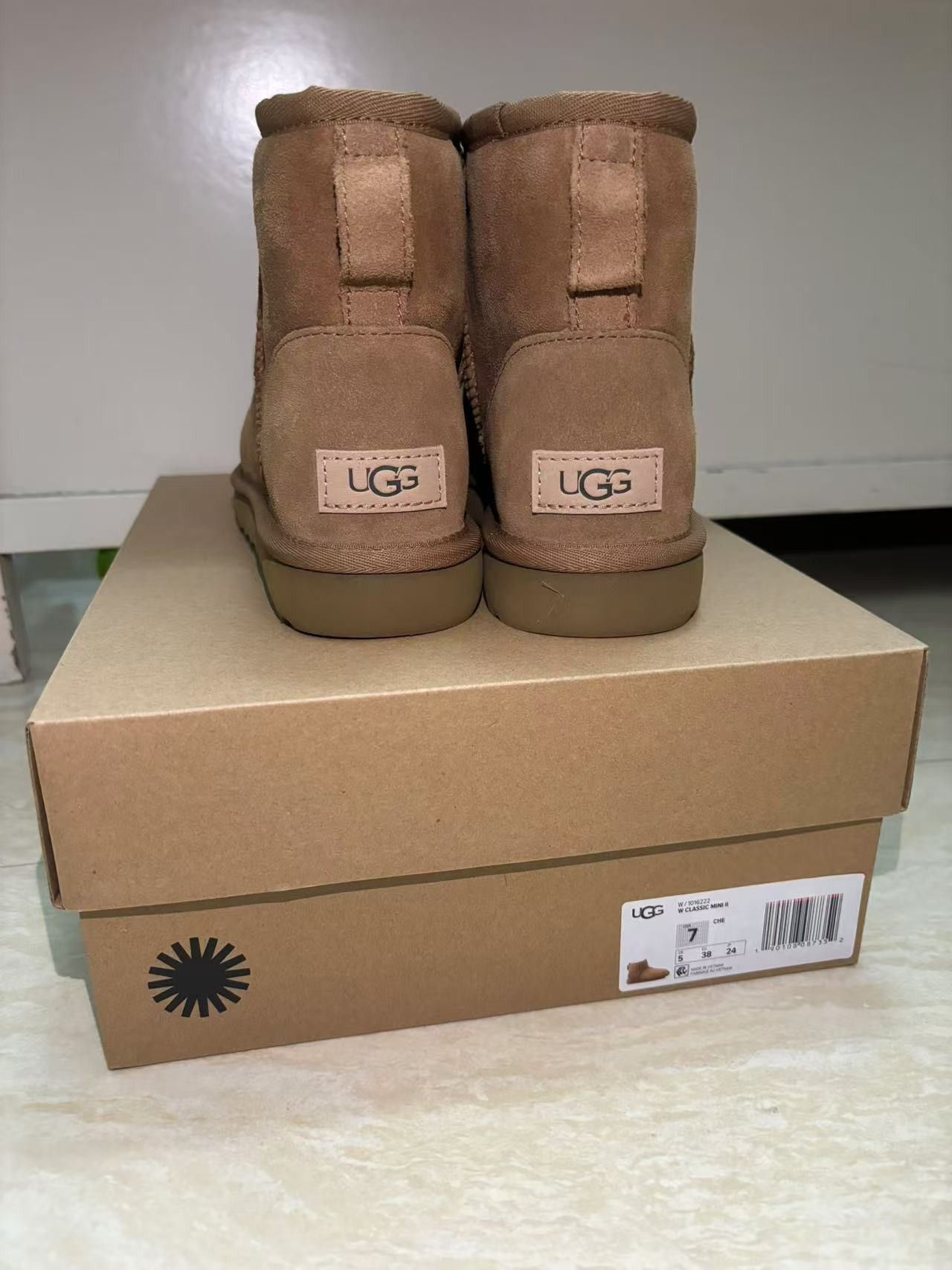 Ugg UGG Women's Classic Mini II Boots Size US 7 / IT 37 - 2 Thumbnail
